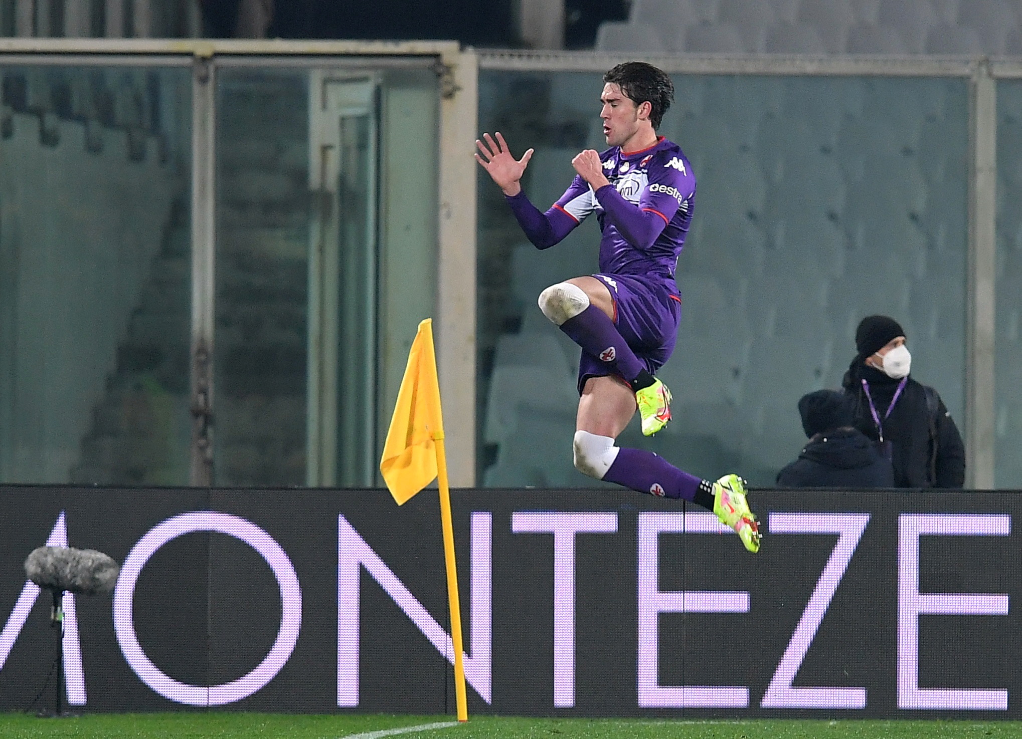 FILE PHOTO: Soccer Football - Serie A - Fiorentina v AC Milan - Stadio Artemio Franchi, Florence, Italy - November 20, 2021 Fiorentina's Dusan Vlahovic celebrates scoring their third goal REUTERS