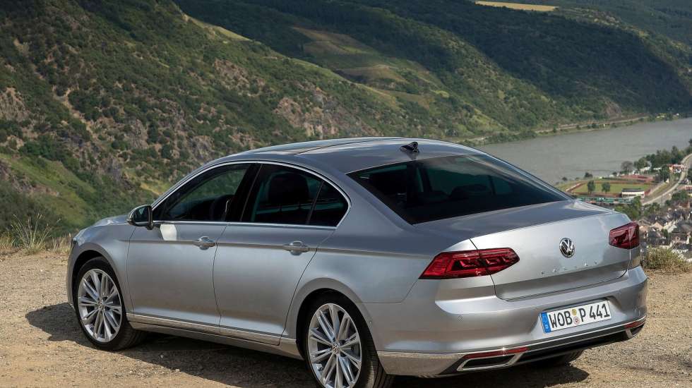 Η Volkswagen αποσύρει τις σεντάν εκδόσεις του Passat