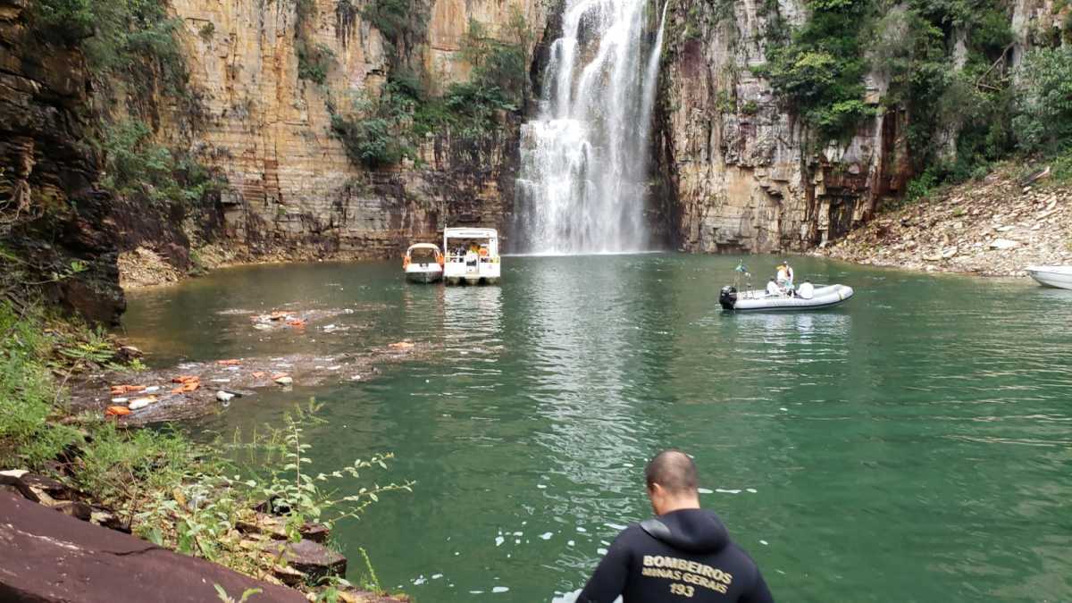 Firefighters of Minas Gerais state search for victms after a wall of rock collapsed on top of motor boats below a waterfall in Capitolio, in Minas Gerais state, Brazil January 8, 2022. Fire Brigade of Minas Gerais