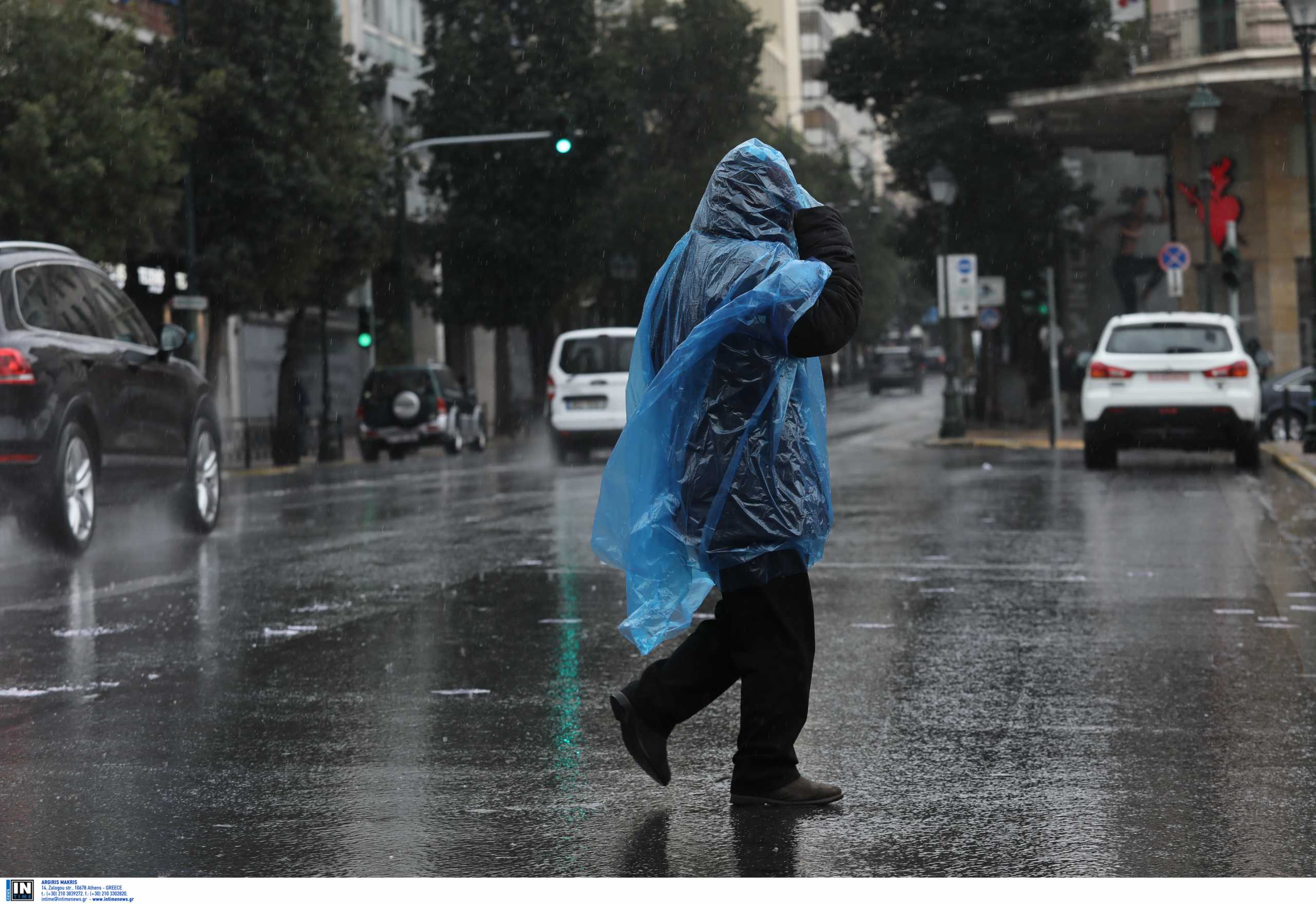 Καιρός – Meteo: Τοπικές βροχές και σποραδικές καταιγίδες – Πέφτει η θερμοκρασία