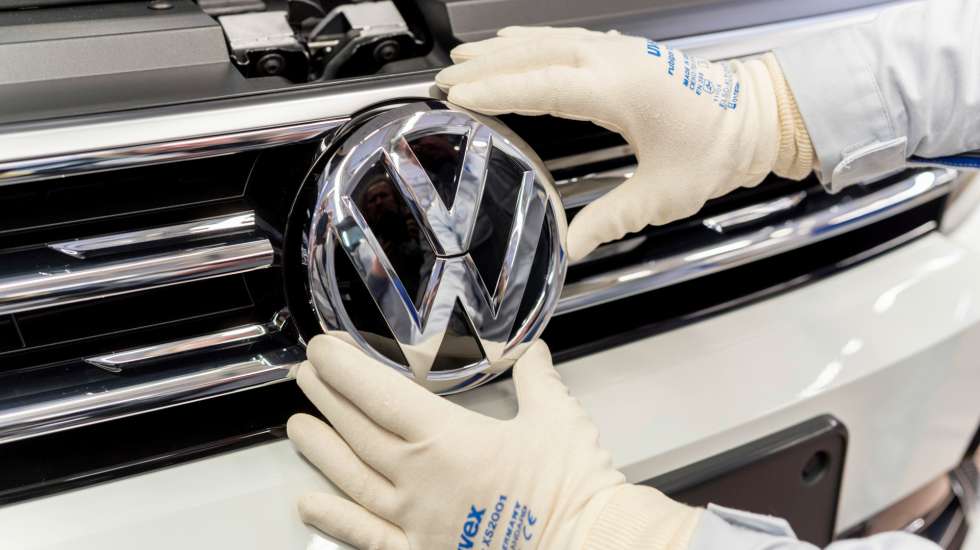 VW Group: Χαμηλό 10ετίας σε πωλήσεις το 2021