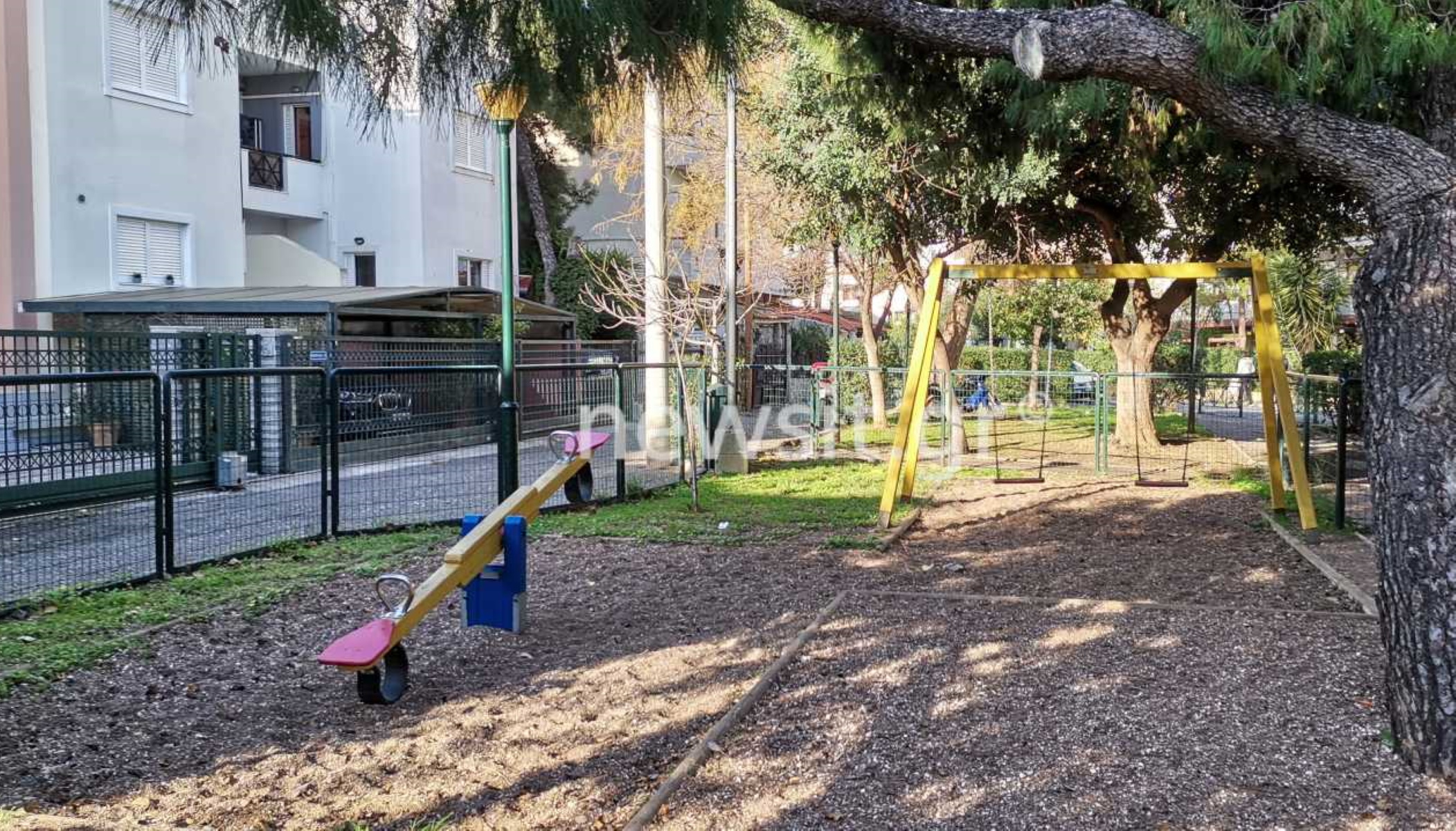 Χαλάνδρι: «Με λένε Βασιλική» – Παράτησε το βρέφος στην παιδική χαρά αφήνοντας σημείωμα