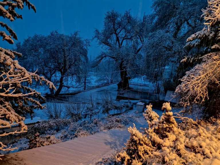 Ο Διομήδης «παραλύει» τη χώρα - Καταιγίδες και χιόνια και στην Αττική - Προβλήματα σε περιοχές από την κακοκαιρία