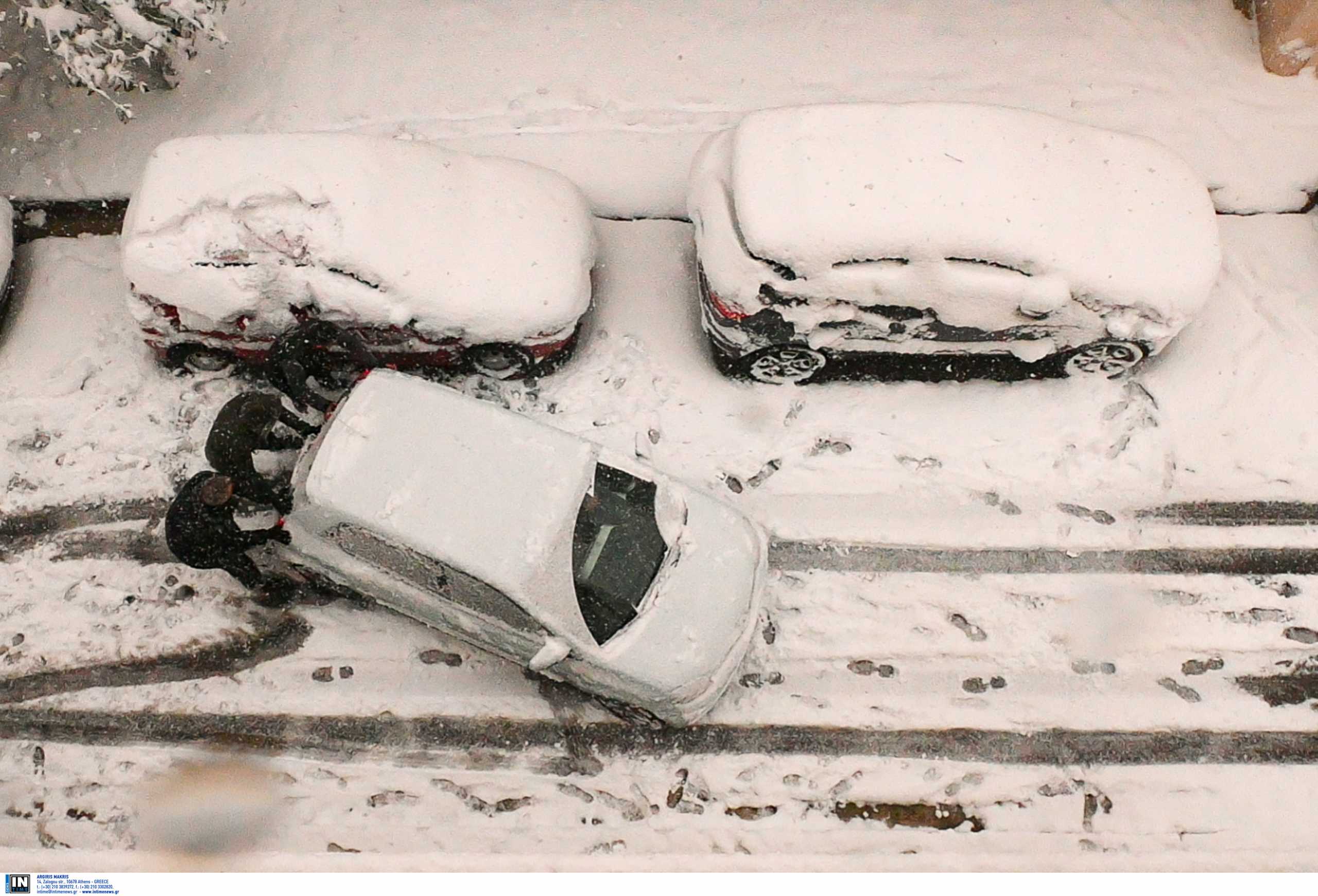Καιρός – Κρήτη: Αποκλεισμένοι για ώρες στα χιόνια μέσα στα αυτοκίνητά τους – Κλειστά σχολεία στο Λασίθι