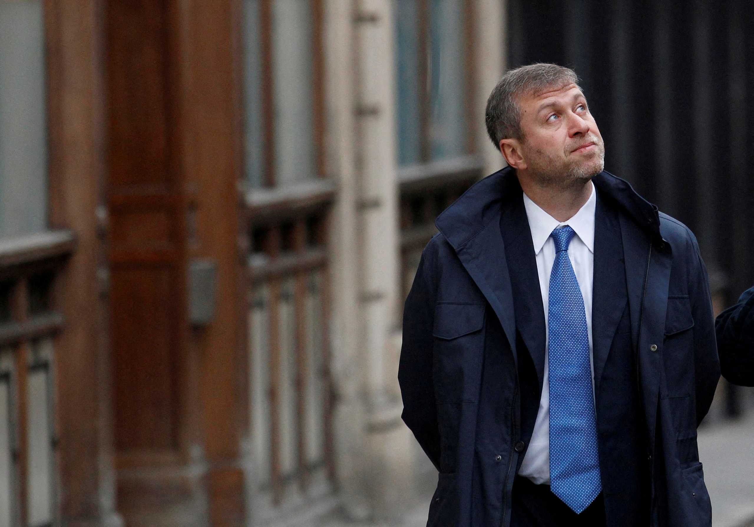 FILE PHOTO: Chelsea Football Club owner Roman Abramovich walks past the High Court in London November 16, 2011. REUTERS