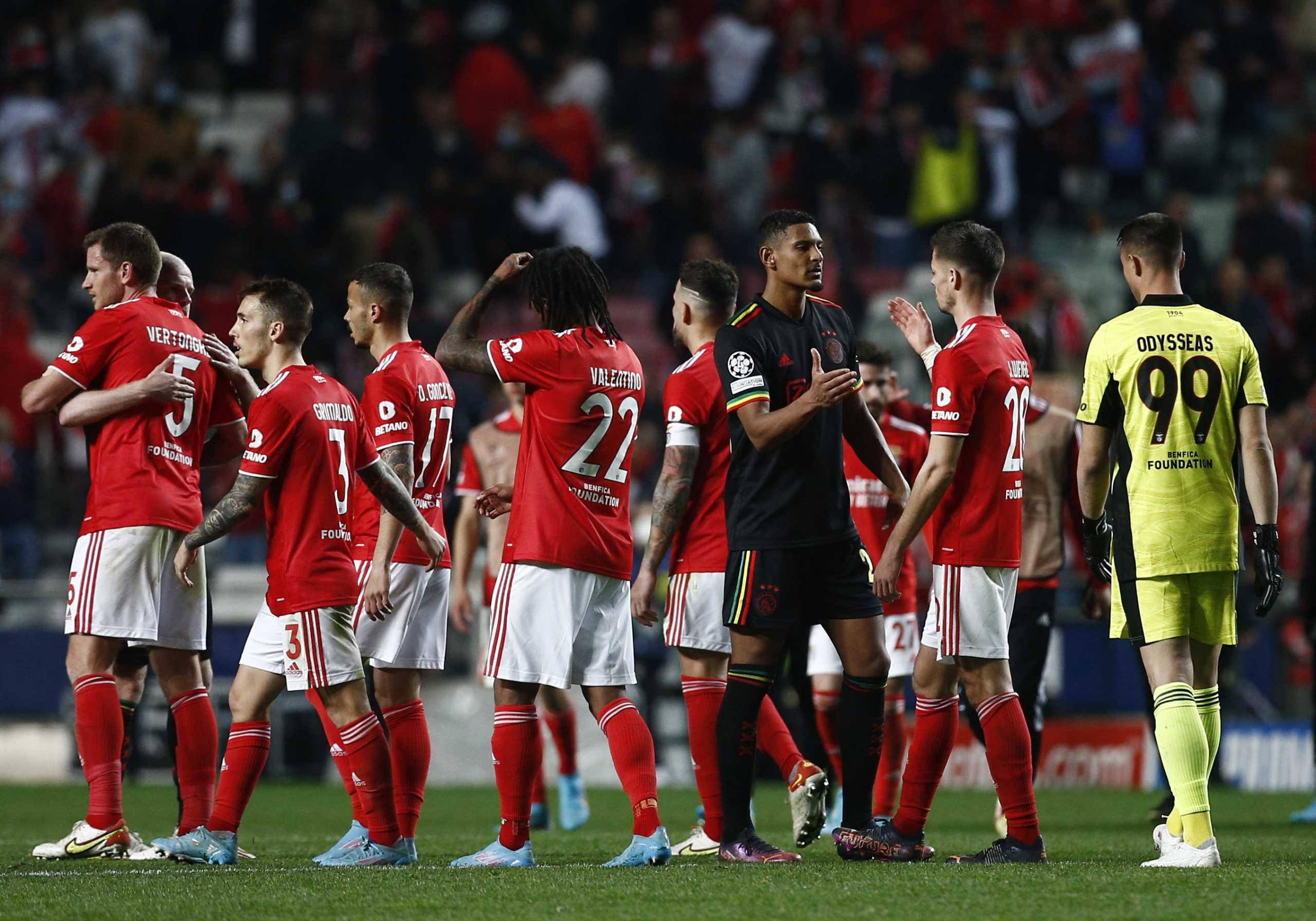 Soccer Football - Champions League - Round of 16 First Leg - Benfica v Ajax Amsterdam - Estadio da Luz, Lisbon, Portugal - February 23, 2022  Ajax Amsterdam's Sebastien Haller shakes hands with Benfica's Julian Weigl after the match REUTERS