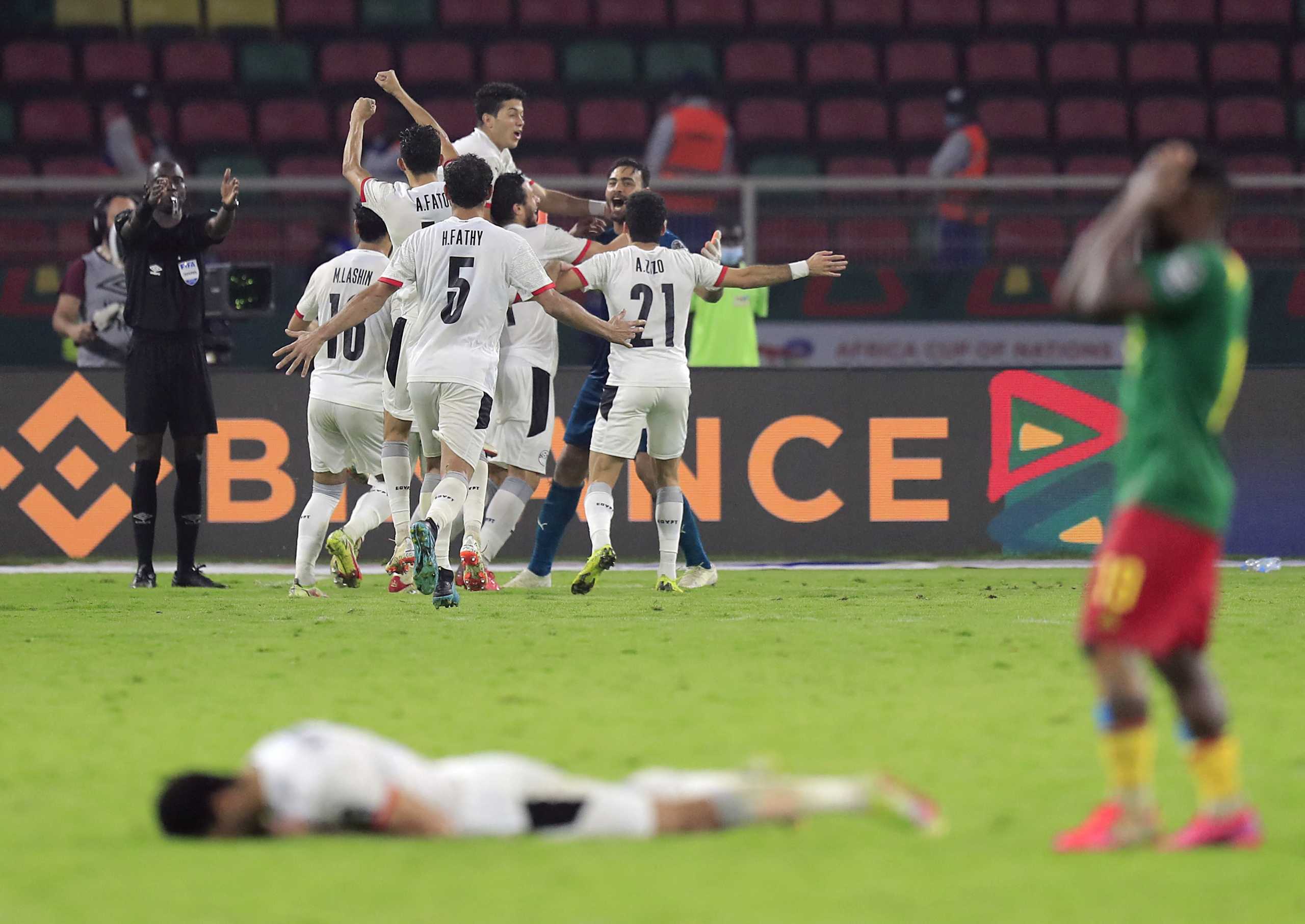 Soccer Football - Africa Cup of Nations - Semi Final - Cameroon v Egypt - Olembe Stadium, Yaounde, Cameroon - February 3, 2022 Egypt's Mohamed Abou Gabal and teammates celebrate winning the penalty shootout REUTERS