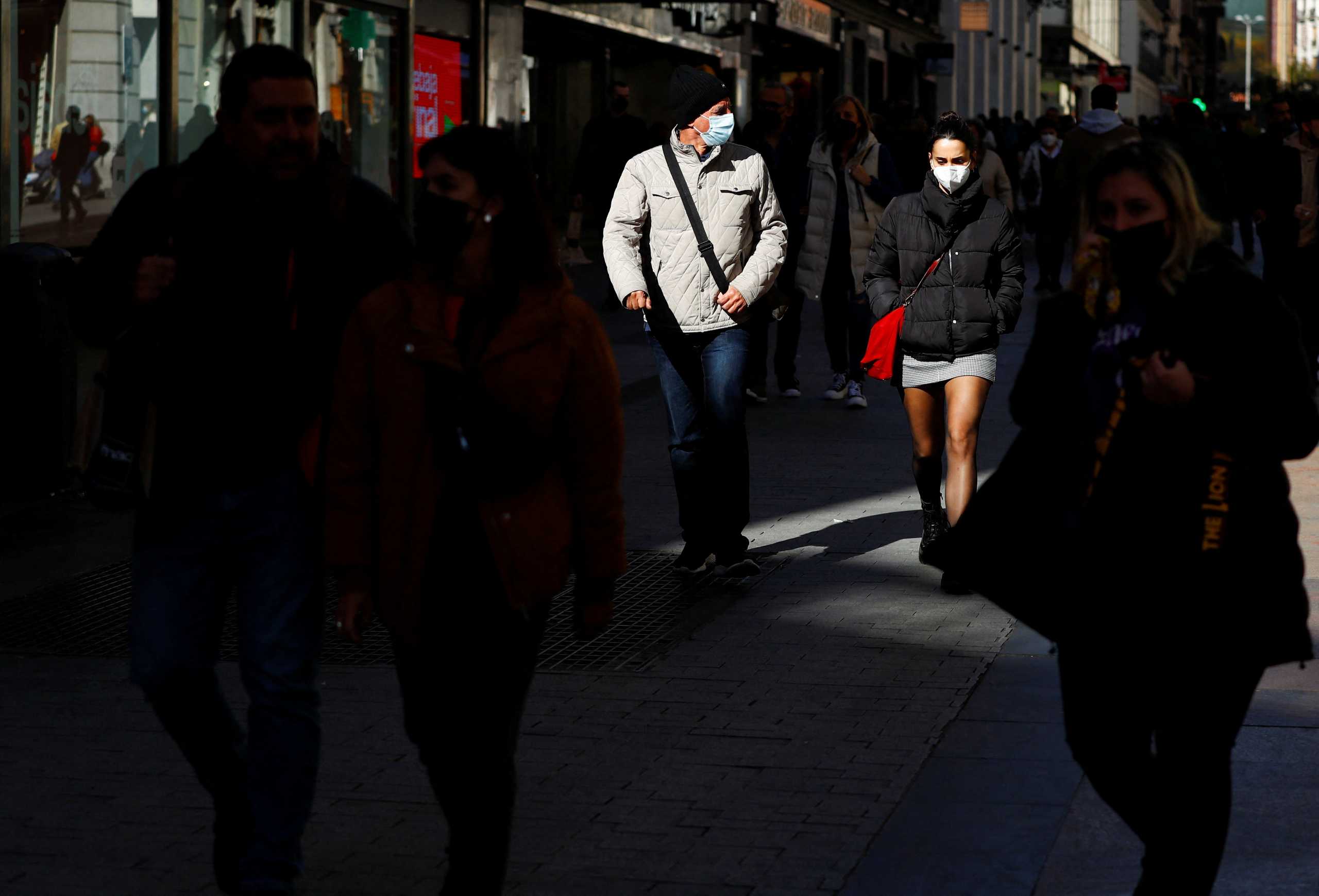 Ισπανία – κορονοϊός: Μάσκες τέλος από σήμερα στους εξωτερικούς χώρους, αλλά οι πολίτες είναι επιφυλακτικοί