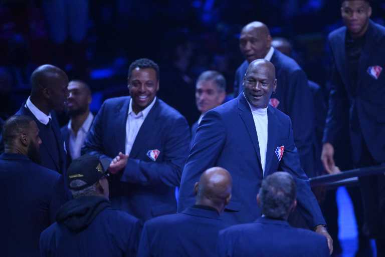 NBA All Star Game: Αποθέωση για τον Μάικλ Τζόρνταν που συνάντησε και τον Γιάννη Αντετοκούνμπο