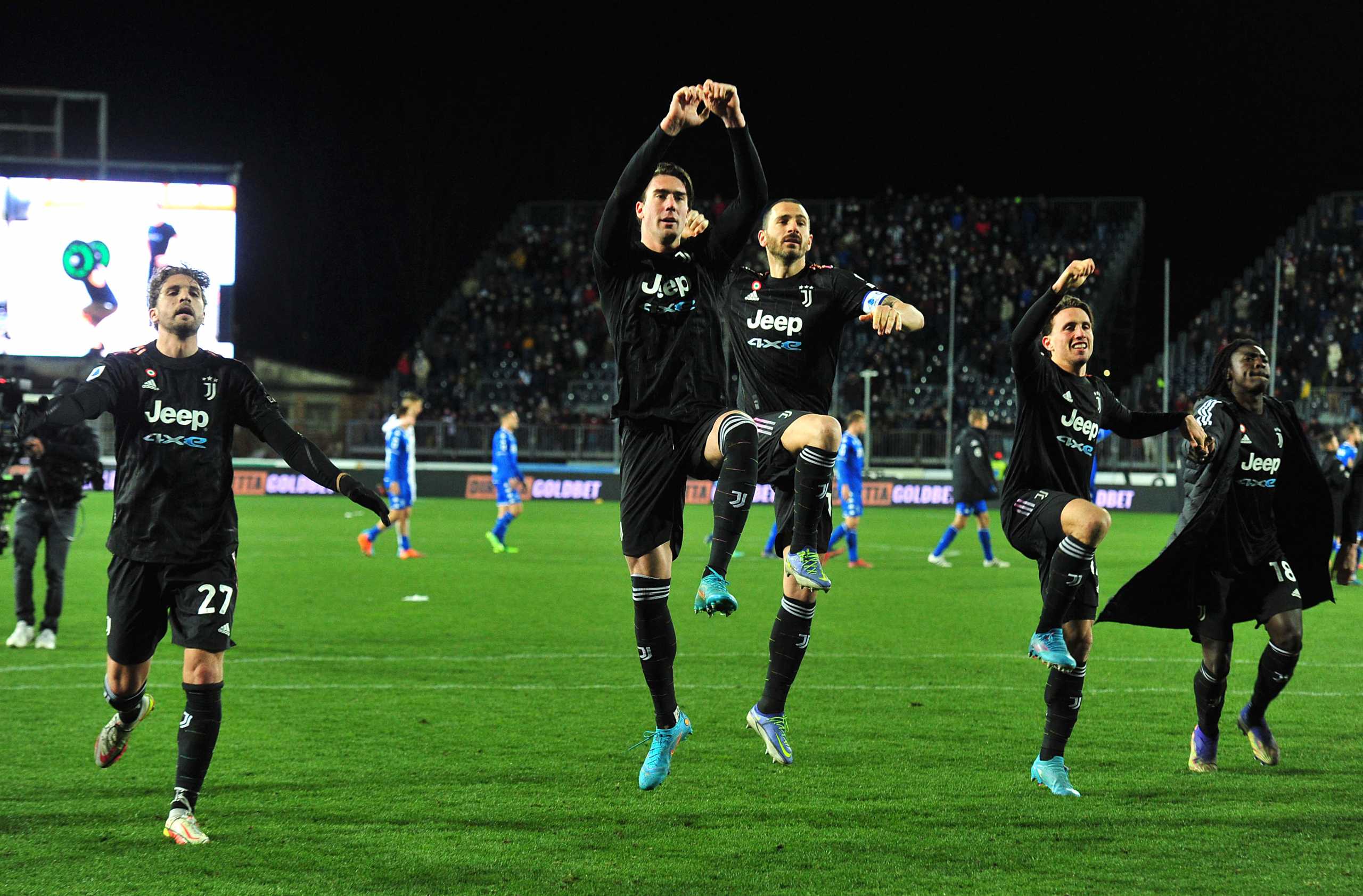 Soccer Football - Serie A - Empoli v Juventus - Stadio Carlo Castellani, Empoli, Italy - February 26, 2022 Juventus' Dusan Vlahovic and teammates celebrate after the match REUTERS