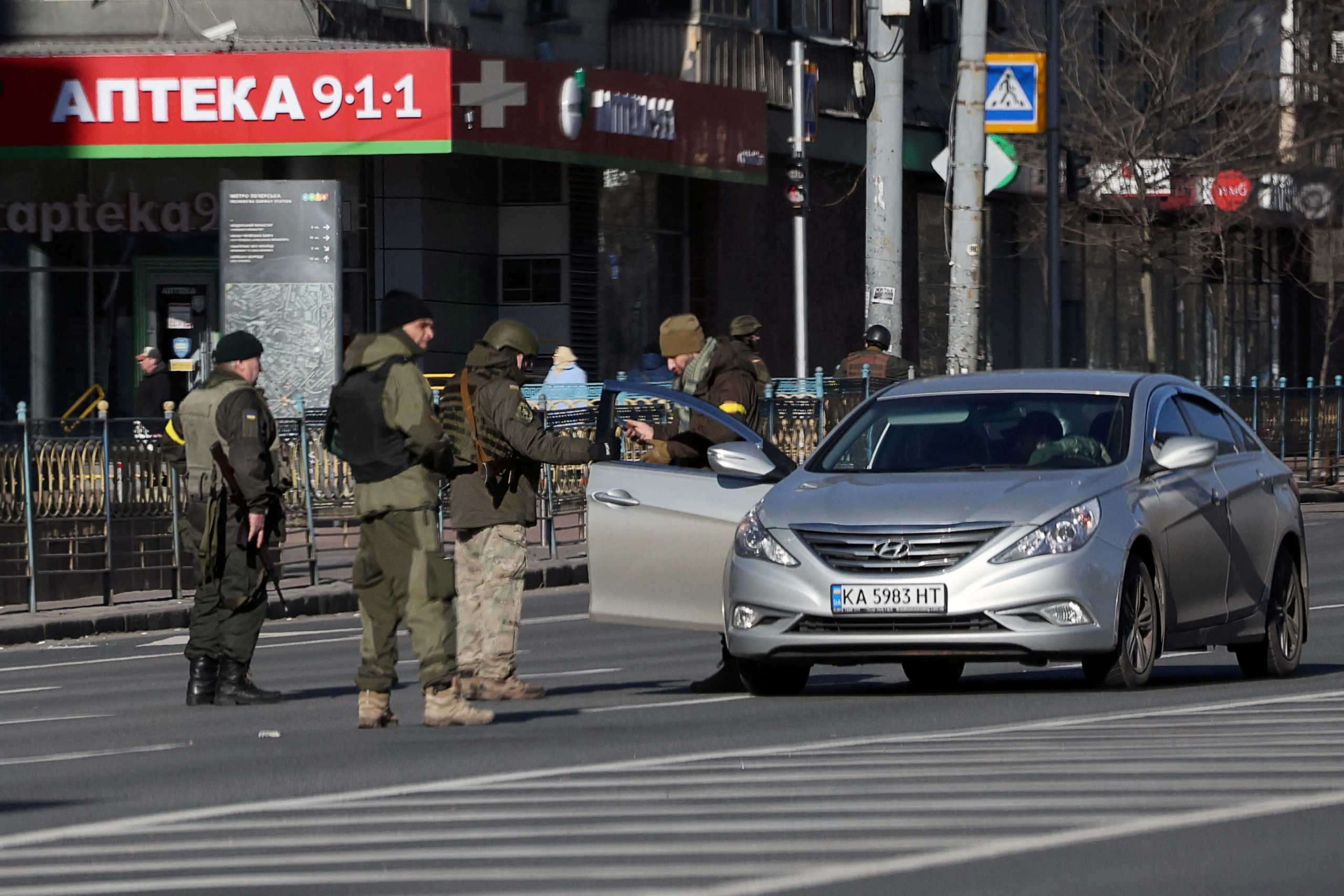Πόλεμος στην Ουκρανία: Απαγόρευση κυκλοφορίας στο Κίεβο – «Εχθρός» όποιος είναι έξω μετά το απόγευμα