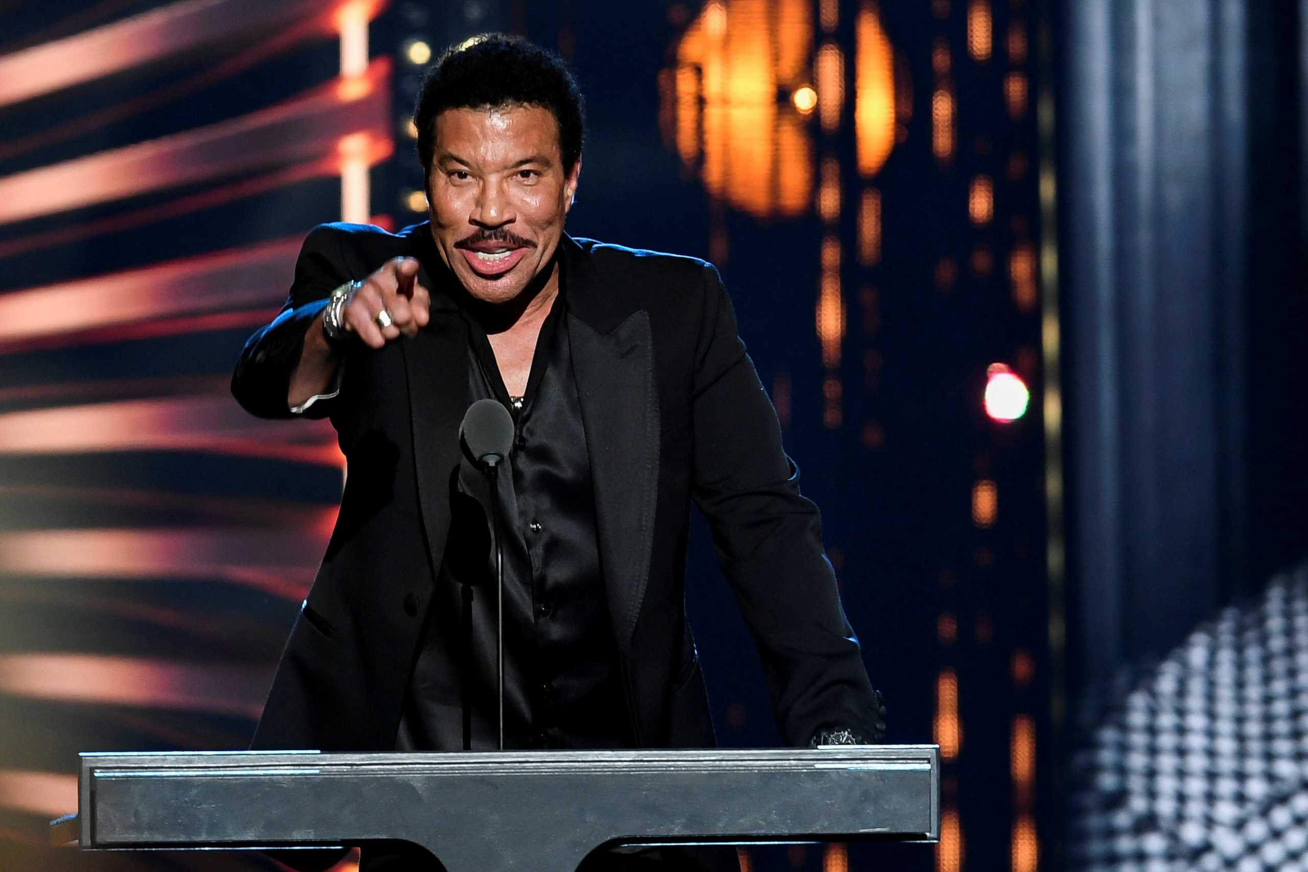 FILE PHOTO: Lionel Richie introduces inductee Clarence Avant at the Rock and Roll Hall of Fame induction ceremony in Cleveland, Ohio, U.S. October 30, 2021. Picture taken October 30, 2021. REUTERS
