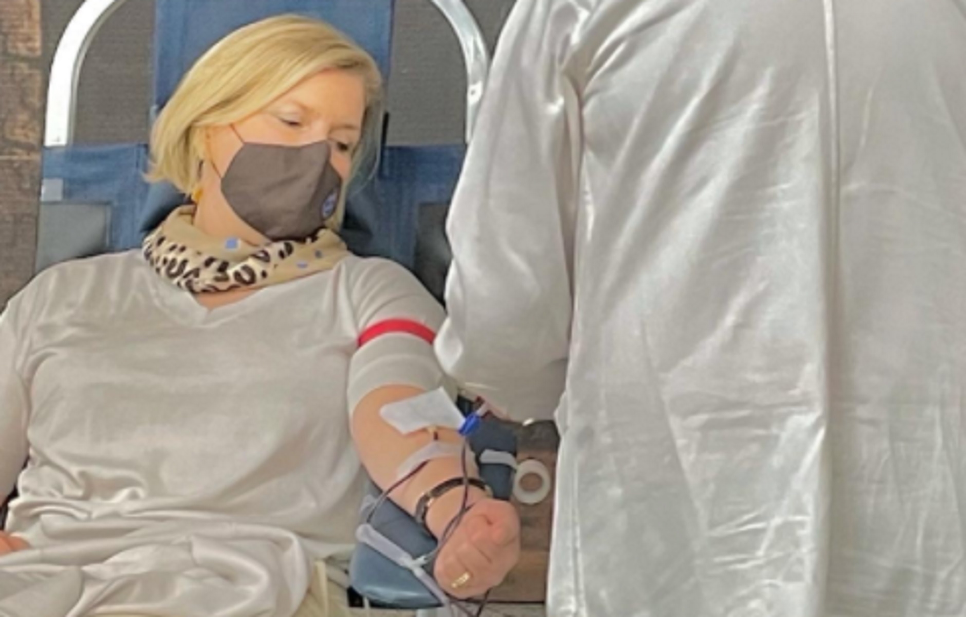Μίνα Γκάγκα: Έδωσε αίμα με την οικογένειά της – Το μήνυμα ζωής και η ανάρτηση