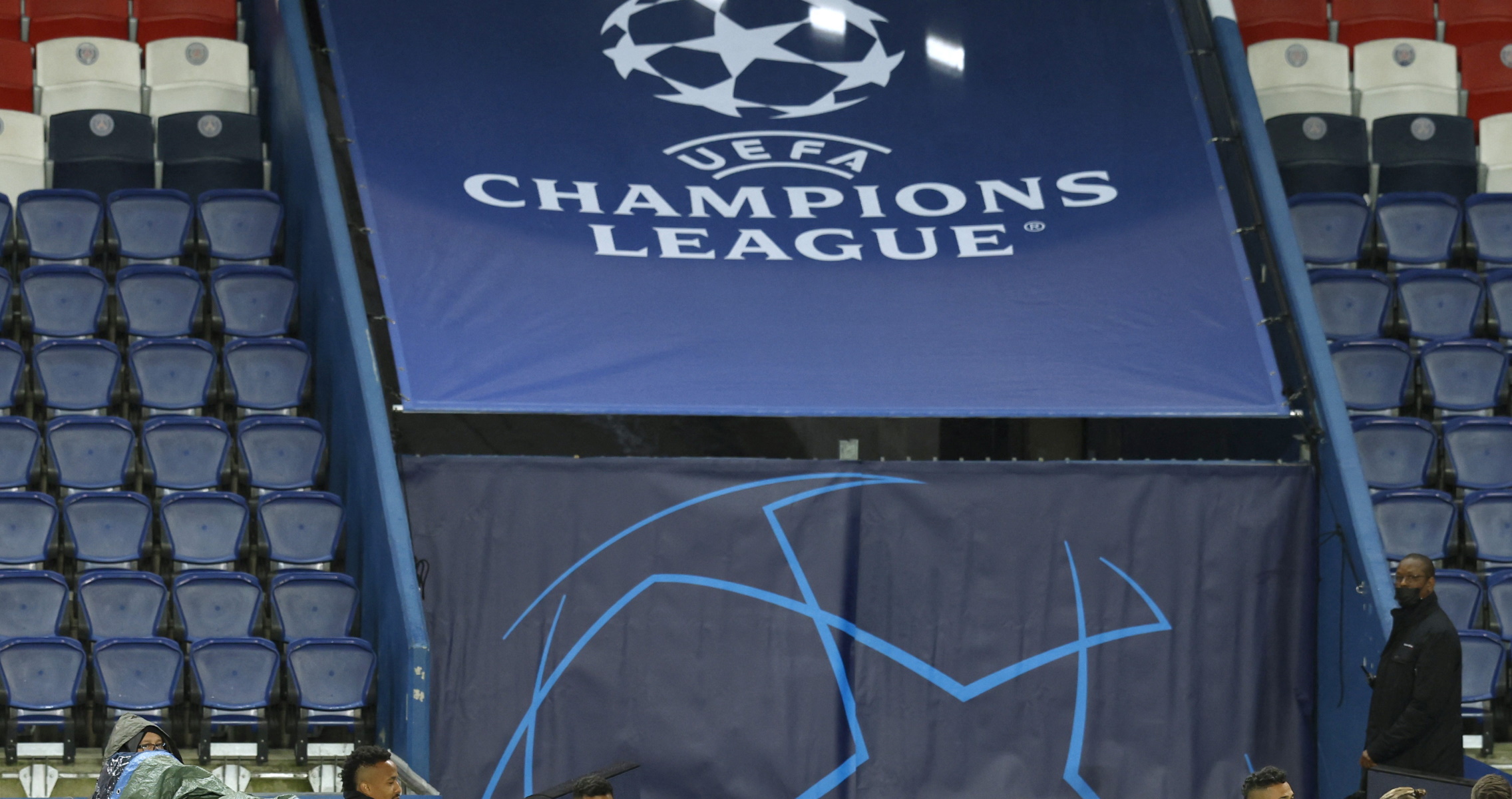 Η UEFA έστειλε στο Παρίσι τον τελικό του Champions League