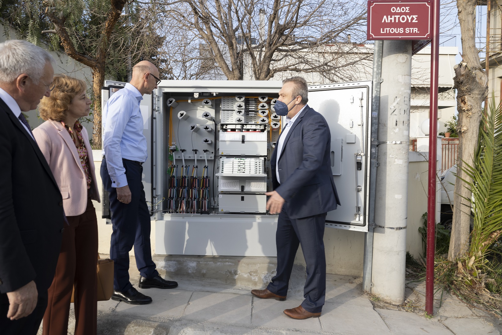 Ο CEO του Ομίλου Deutsche Telekom, Tim Höttges, στην Ελλάδα: Επίσκεψη σε έργα εγκατάστασης δικτύου οπτικών ινών