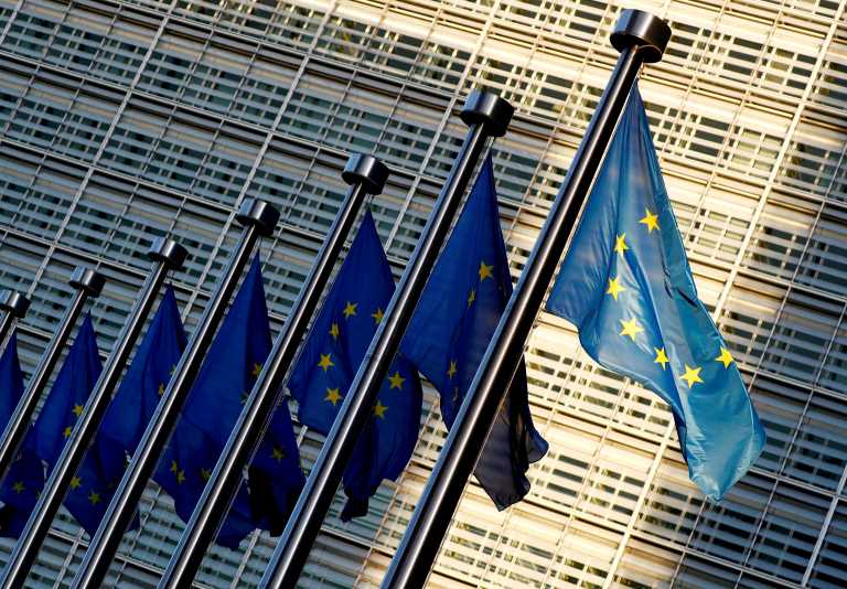 Η Ευρωπαϊκή Επιτροπή ξόδεψε 2,75 εκατ. ευρώ για φωτογραφίες, βίντεο και μακιγιάζ