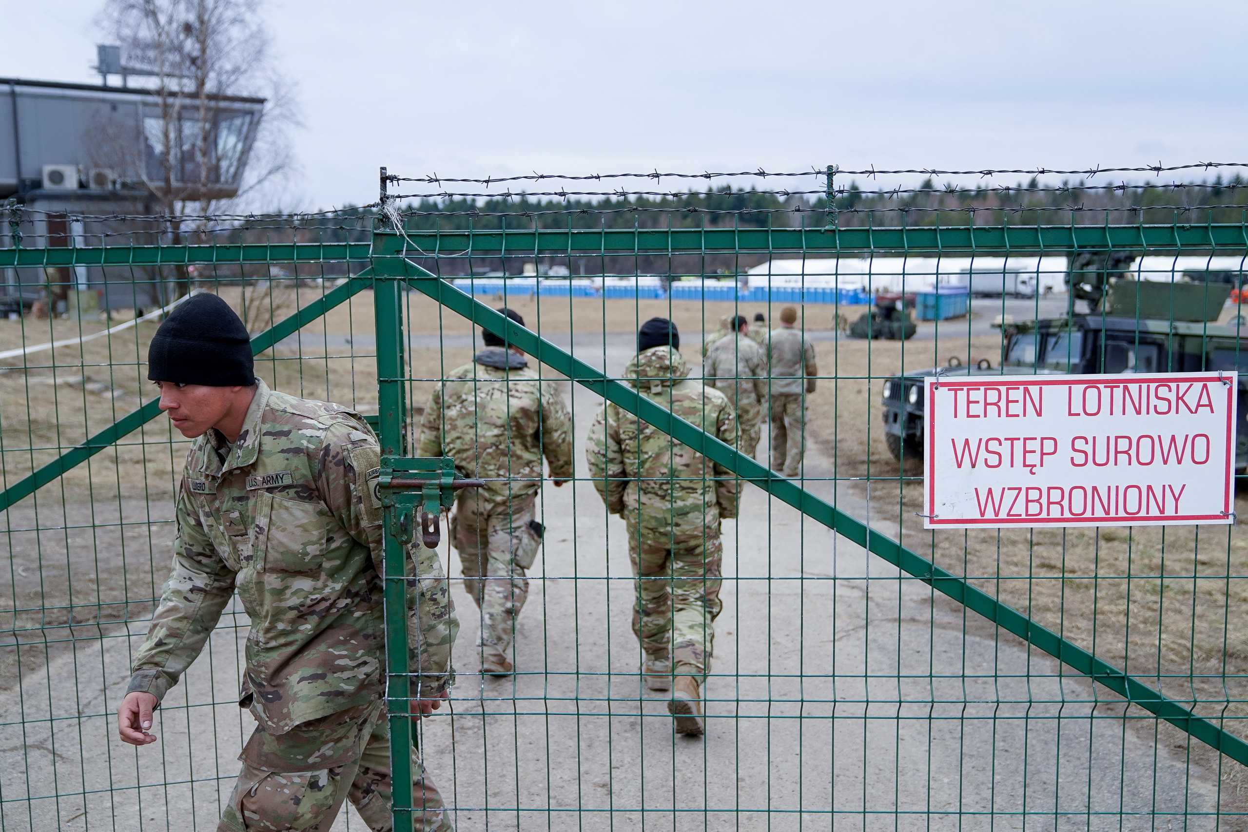 U.S. Army soldiers assigned to the 82nd Airborne Division, deployed to Poland to reassure NATO allies and deter Russian aggression, encamp at an operating base 6KM from the Ukrainian border, near Przemysl, Poland, February 21, 2022. REUTERS