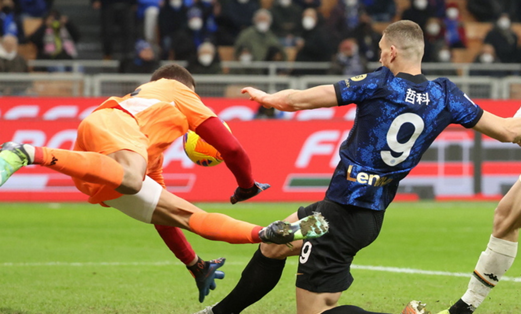 epa09702805 Inter Milanâ€™s Edin Dzeko (C) challenges for the ball with Venezia's goalkeeper Luca Lezzerini during the Italian Serie A soccer match between FC Inter  and Venezia at Giuseppe Meazza stadium in Milan, 22 January 2022.  EPA