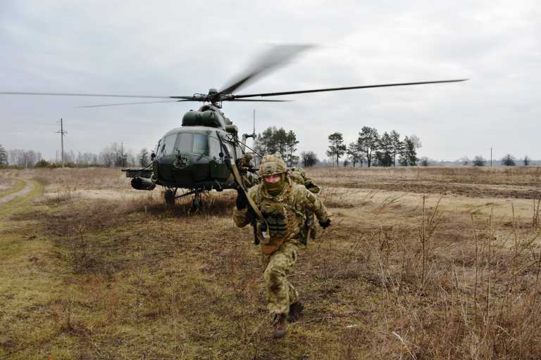 Δυτικοί αξιωματούχοι: «Σύννεφα καταιγίδας» στα Ουκρανικά σύνορα – Μόλις στα 50 χλμ. οι ρωσικές δυνάμεις