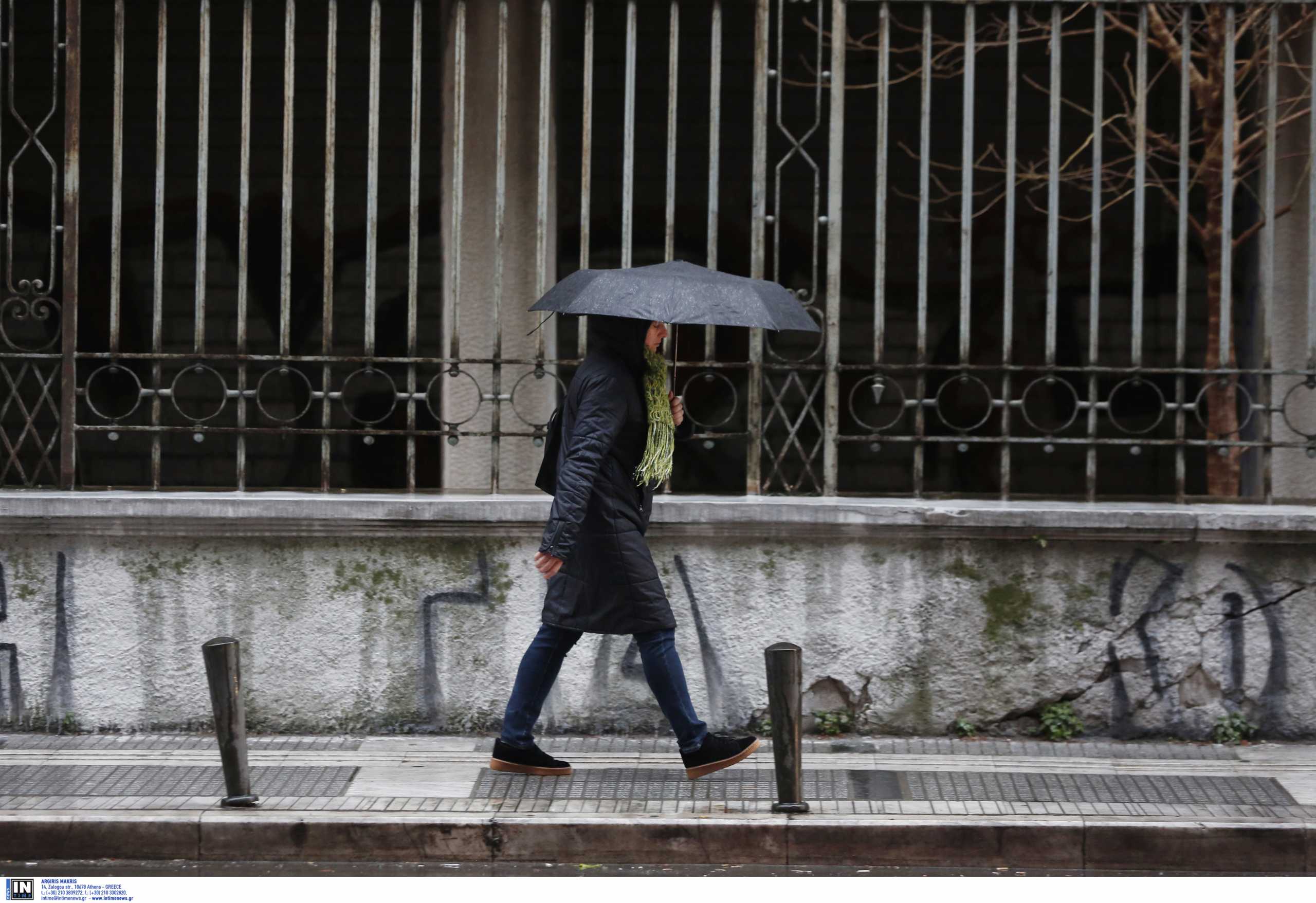 Καιρός αύριο: Παραμένει σε υψηλά επίπεδα η θερμοκρασία – Πού θα βρέχει