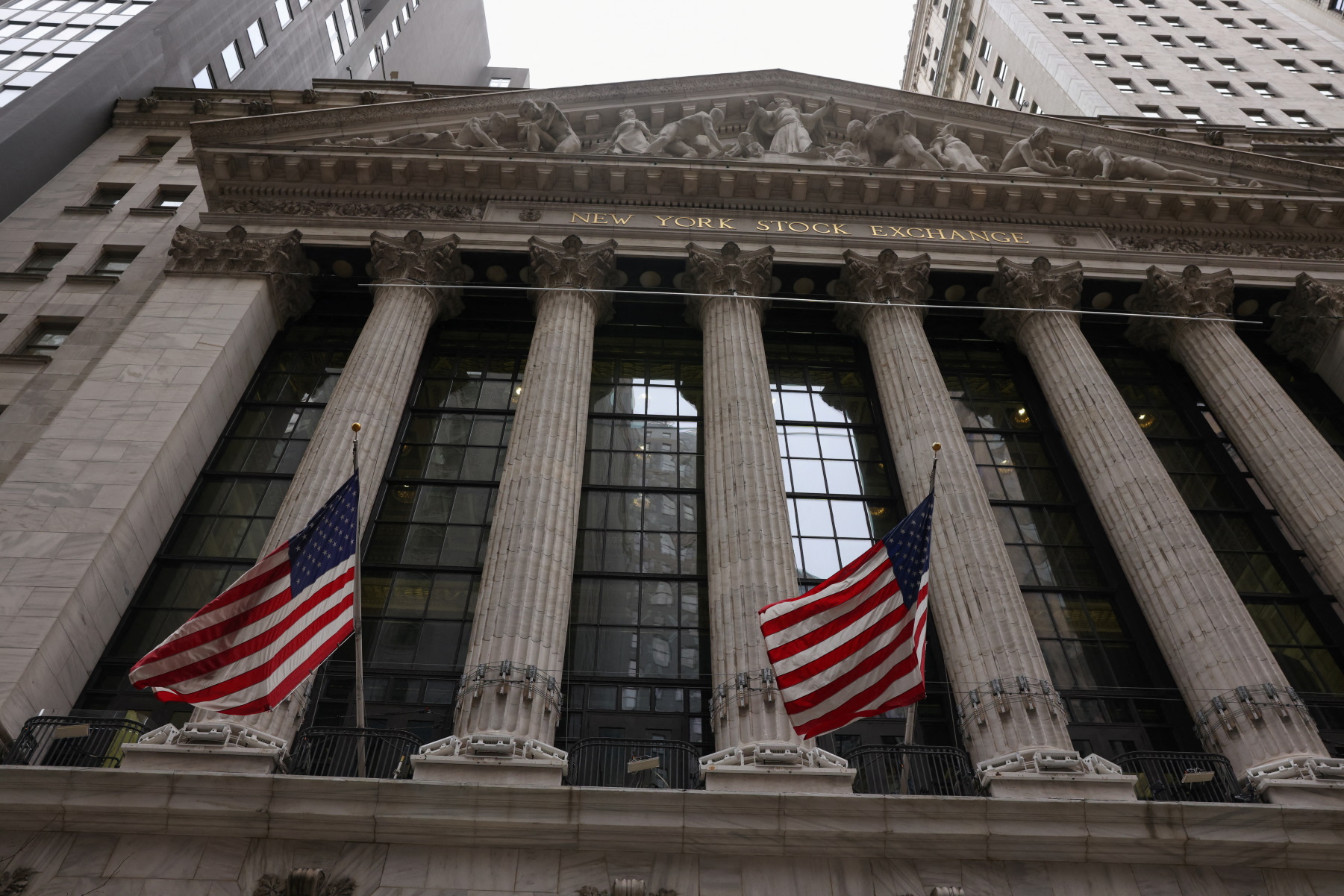 ΗΠΑ: Πτώση στη Wall Street και στους 3 μεγάλους δείκτες