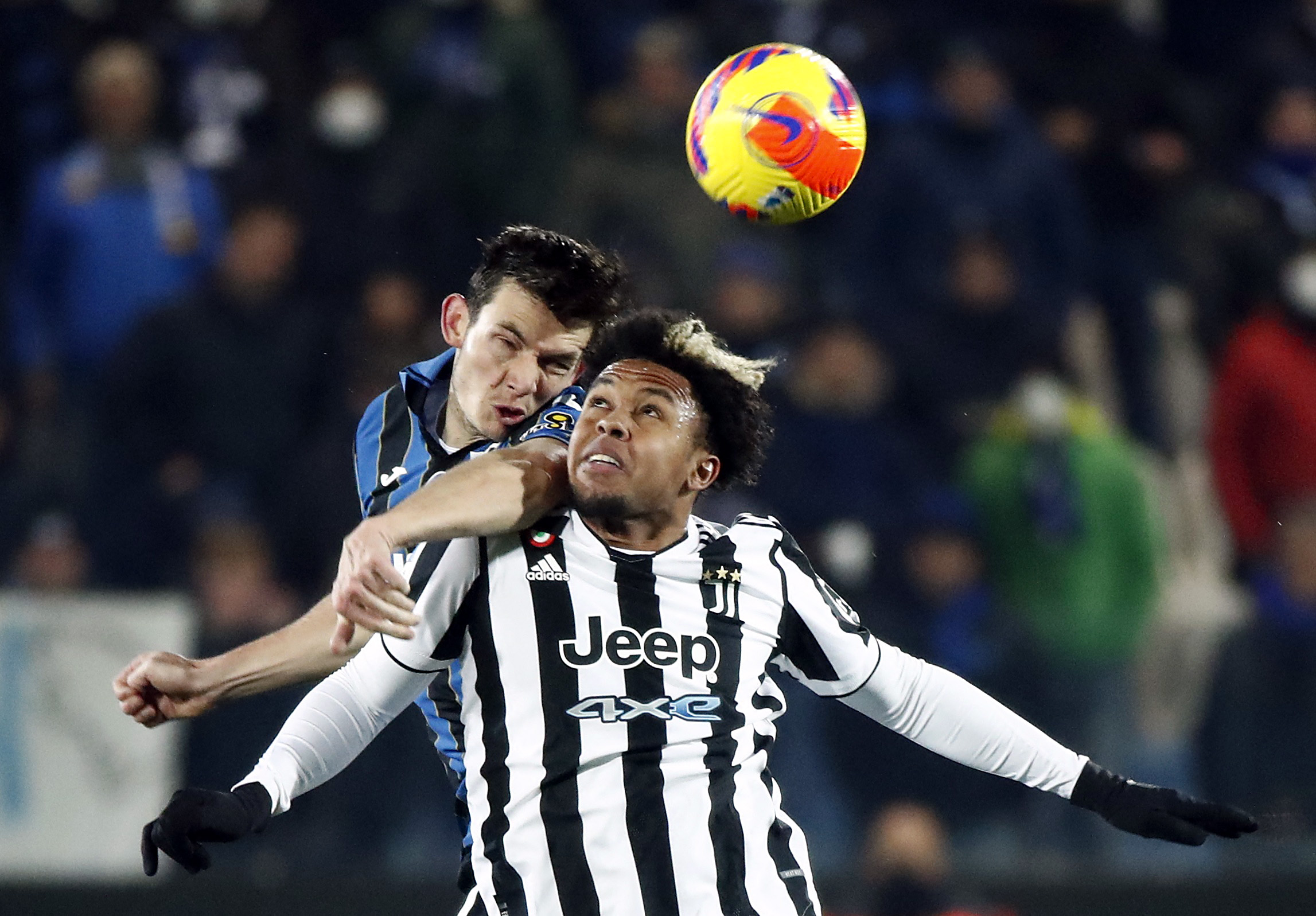 Soccer Football - Serie A - Atalanta v Juventus - Stadio Atleti Azzurri, Bergamo, Italy - February 13, 2022 Juventus' Weston McKennie in action with Atalanta's Marten de Roon REUTERS