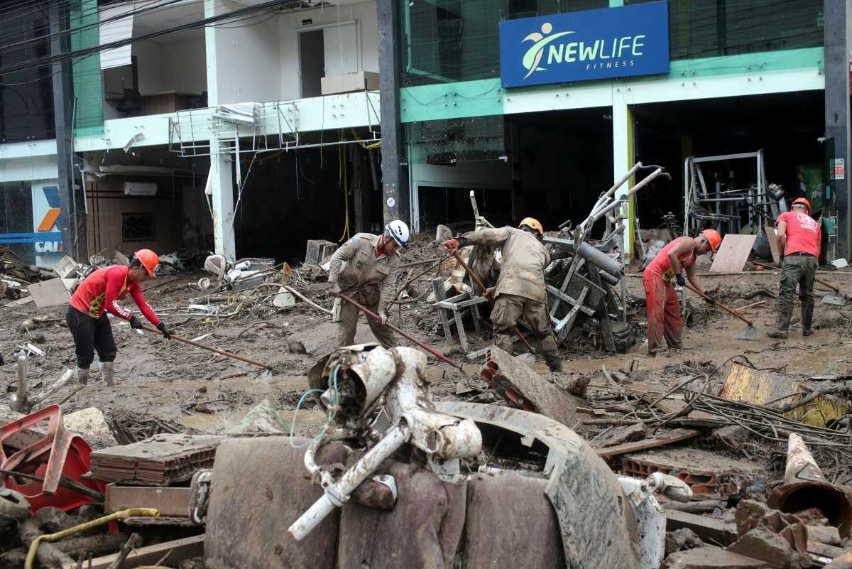 Rescue workers search for victims at the site of a mudslide near Morro da Oficina, following heavy rainfall in Petropolis, Brazil February 18, 2022. REUTERS