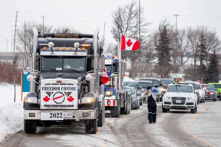 Καναδάς: Οι πιο σκληροπυρηνικοί παραμένουν στους δρόμους – Εξετάζεται η συνδρομή του στρατού