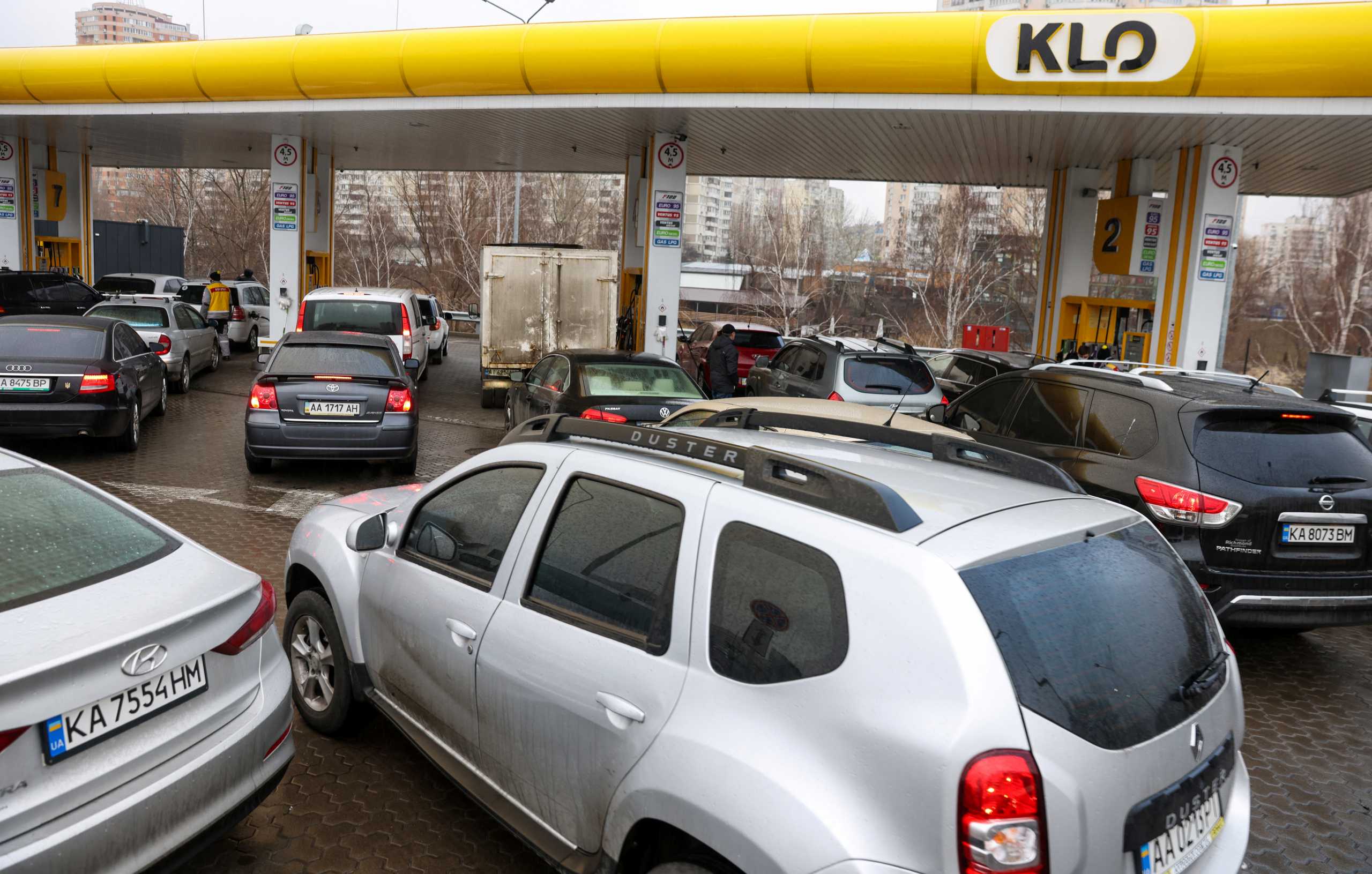 cars gas ukraine reuters