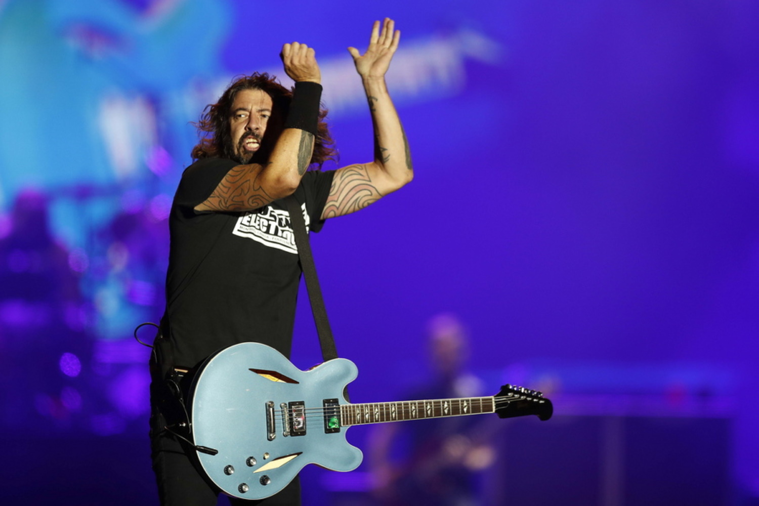 dave grohl foo fighters ape 1002