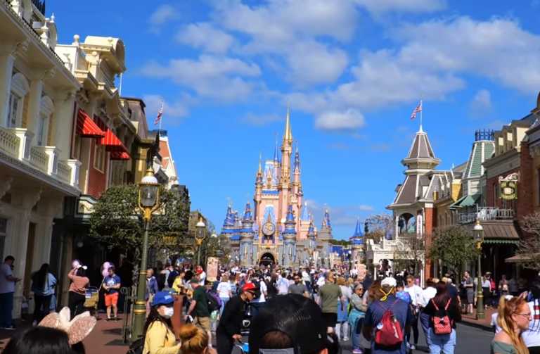 Disney World: Τέλος οι μάσκες για τους εμβολιασμένους επισκέπτες