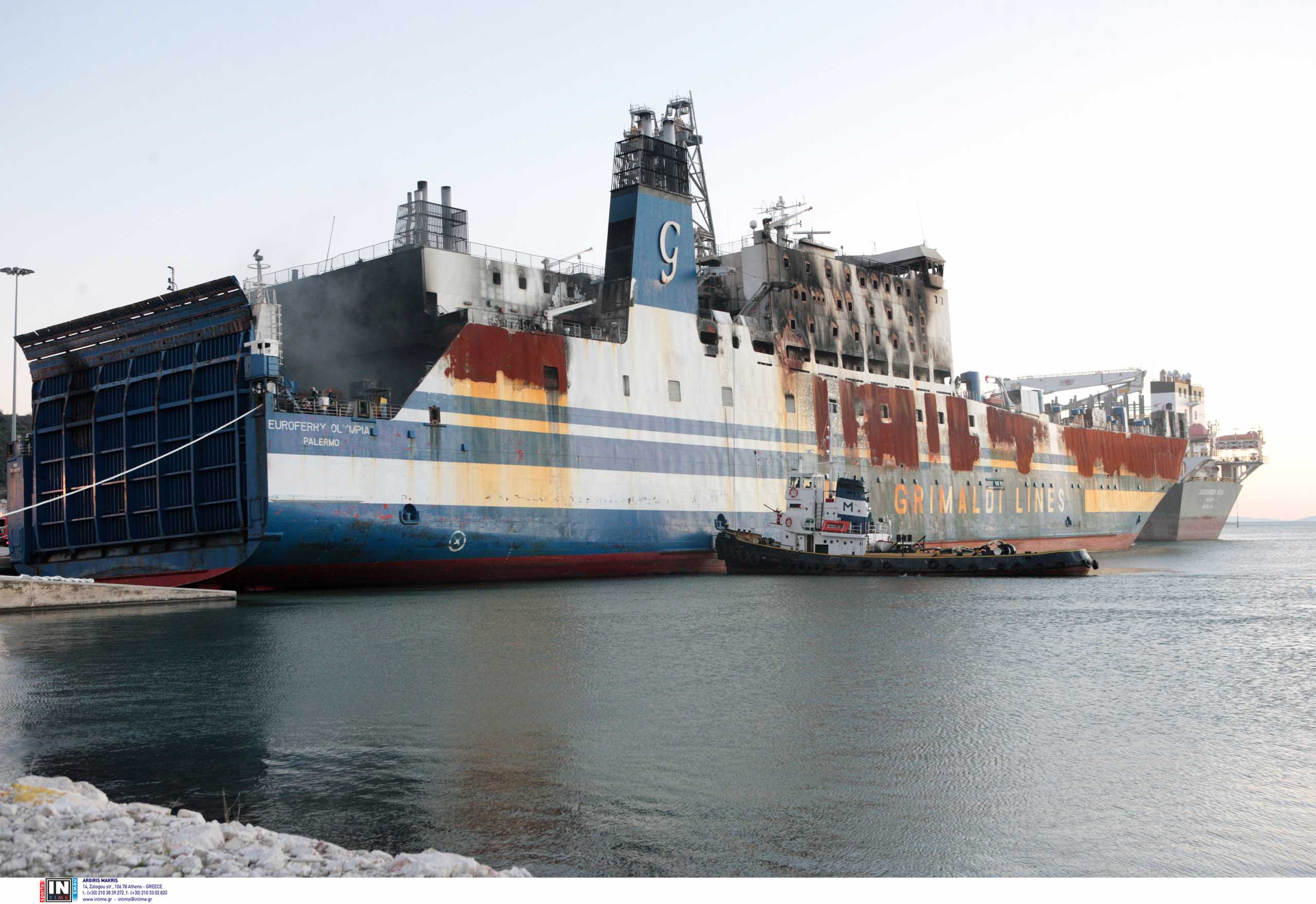 Euroferry Olympia: Μπαίνουν στο πλοίο οι πυροσβέστες για να βρουν τους 6 αγνοούμενους