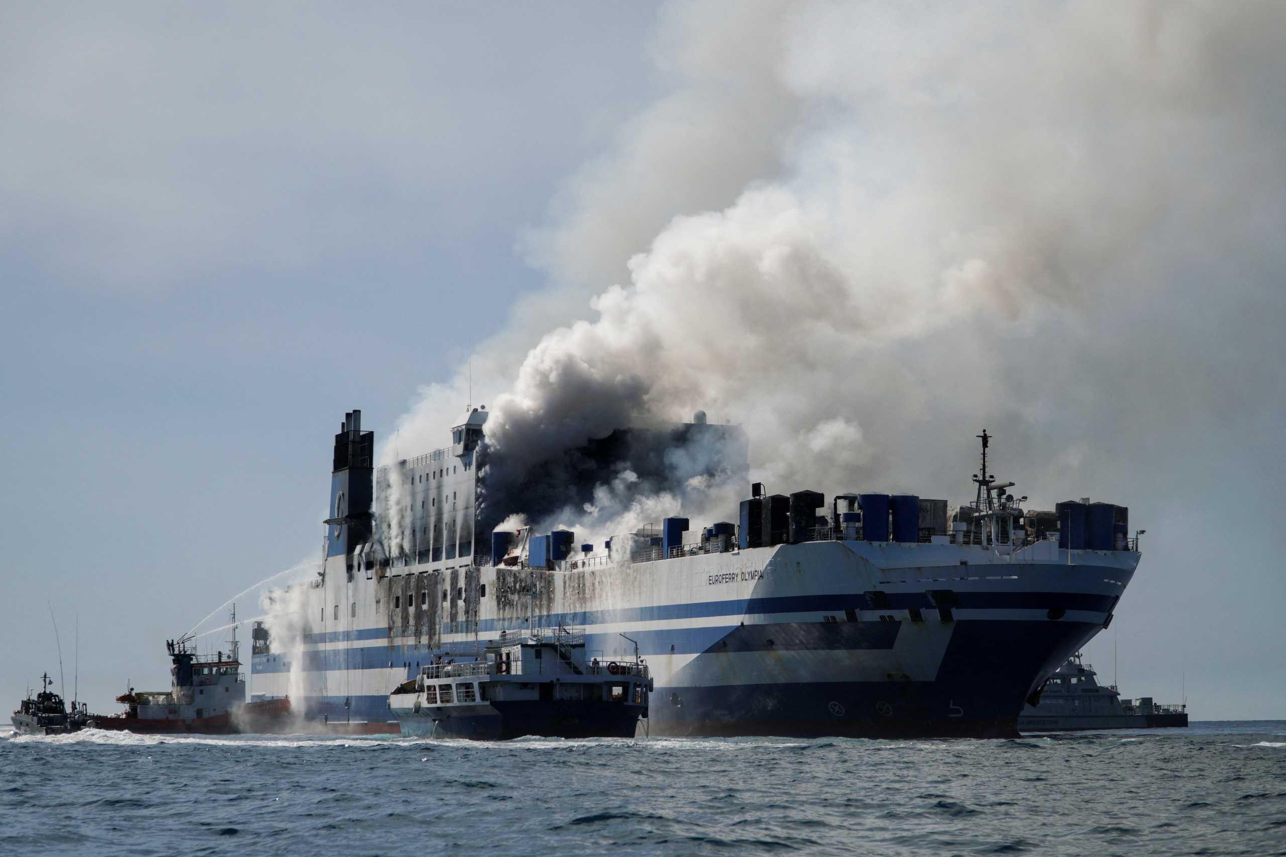 Φωτιά σε πλοίο στην Κέρκυρα: Απεγκλωβίστηκαν οι δυο άνθρωποι από το γκαράζ του Euroferry Olympia