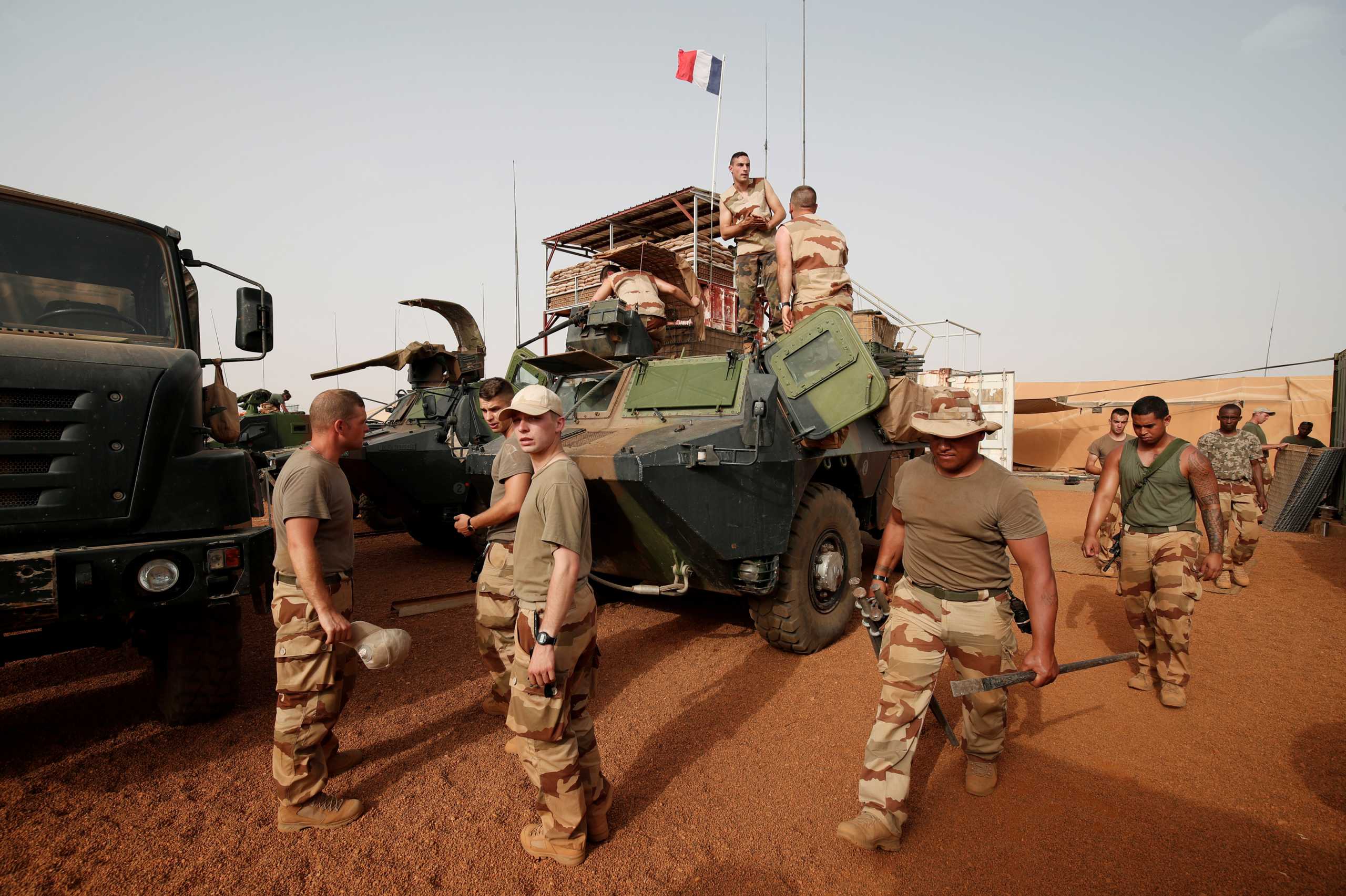 French soldiers prepare their armoured vehicles at the Relay Desert Platform Camp (PfDR) in Ansongo, Mali, October 15, 2017, during the regional anti-insurgent Operation Barkhane. Picture taken October 15, 2017. REUTERS