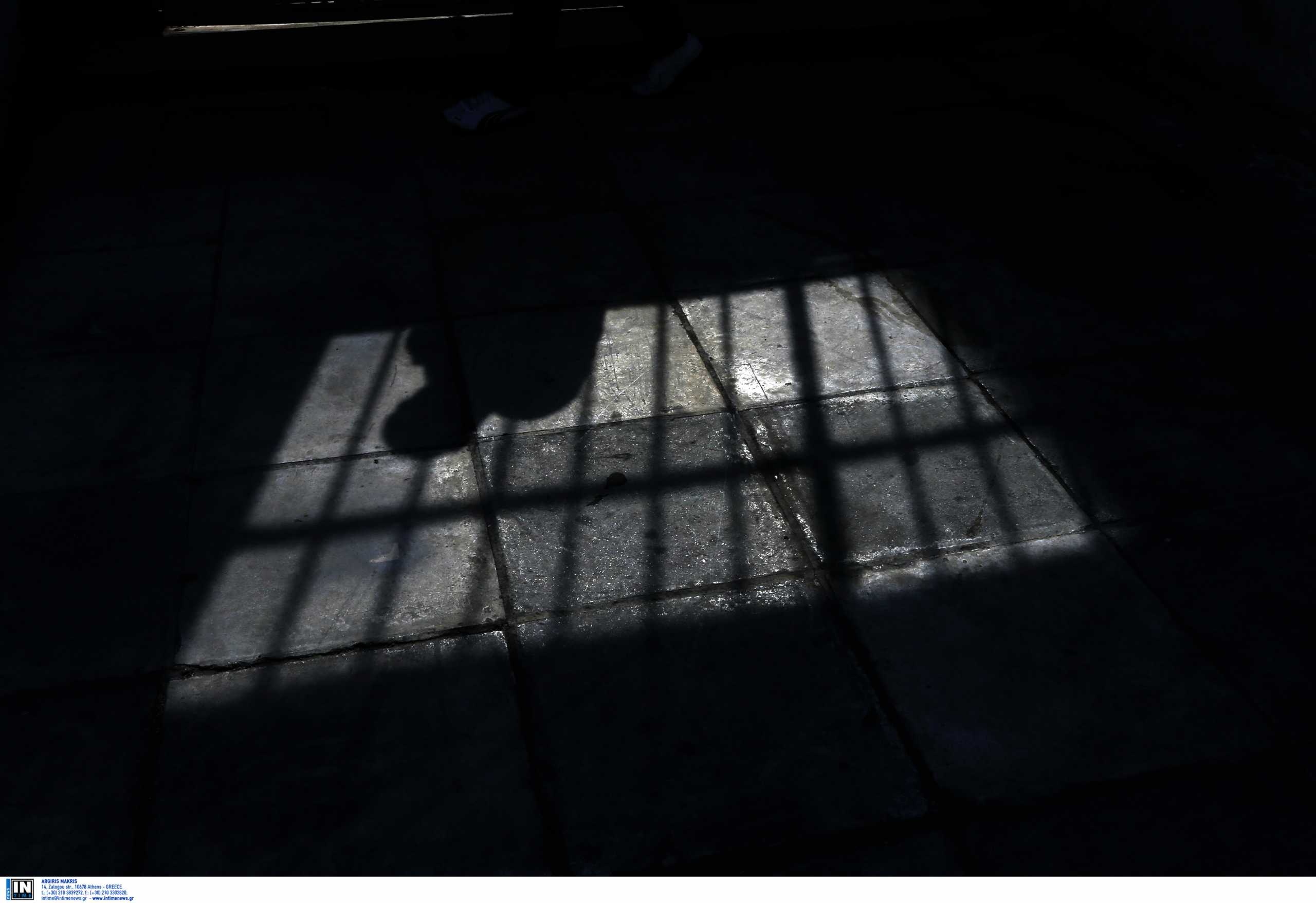 Άμφισσα: Κρατούμενος μαχαίρωσε έναν φύλακα στις φυλακές του Μαλανδρίνου