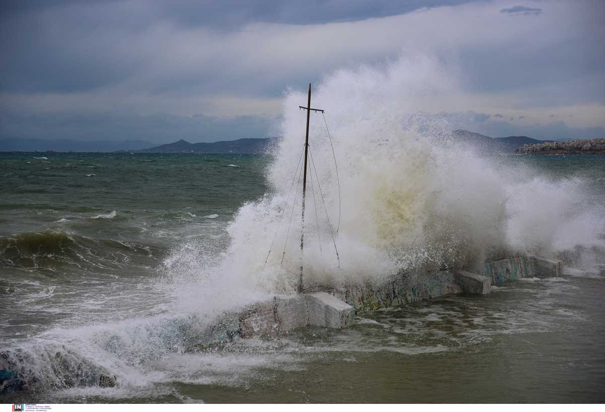 Καιρός – Meteo: Βροχές και πτώση θερμοκρασίας – Πολύ θυελλώδεις άνεμοι στα πελάγη