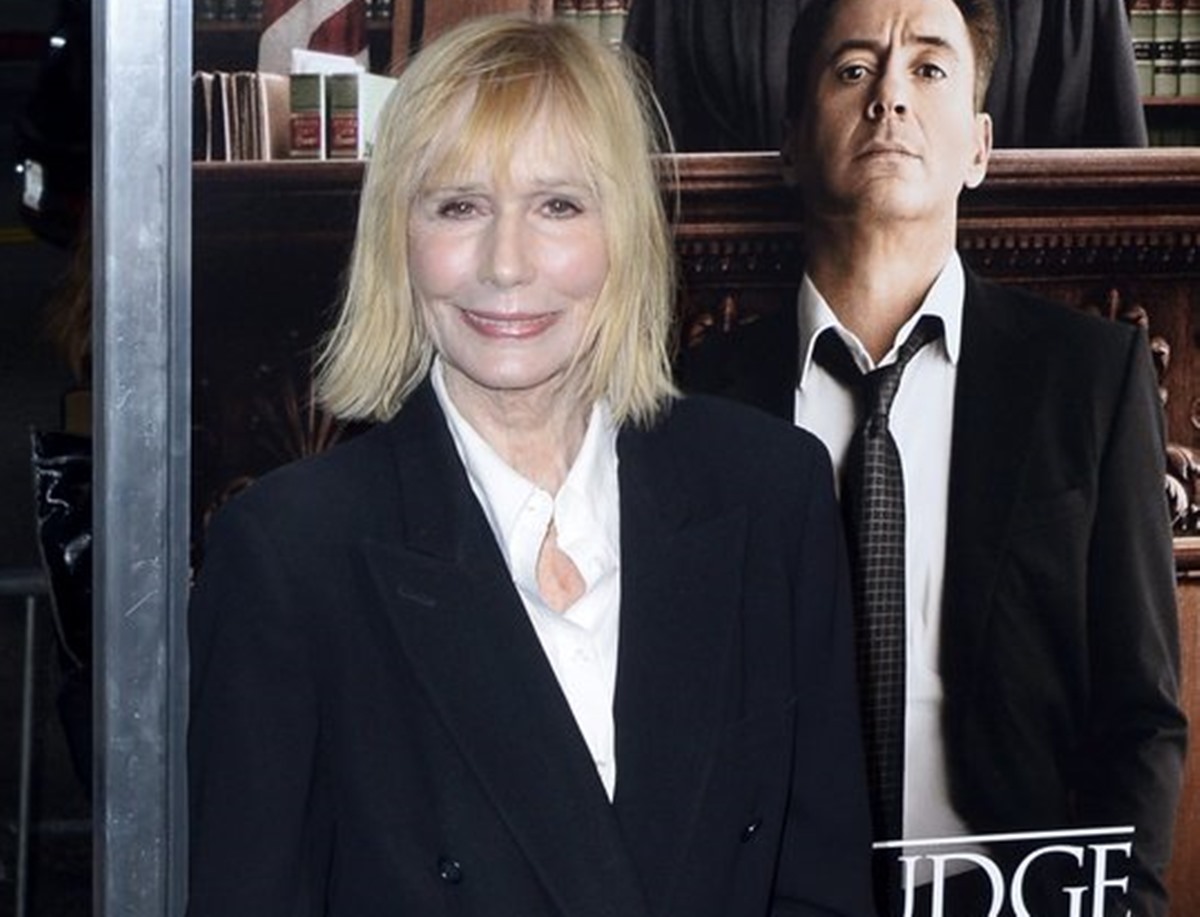 epa04427423 US actress Sally Kellerman arrives for the premiere of 'The Judge' at the Samuel Goldwyn Theatre in Beverly Hills, California, USA, 01 October 2014.  EPA