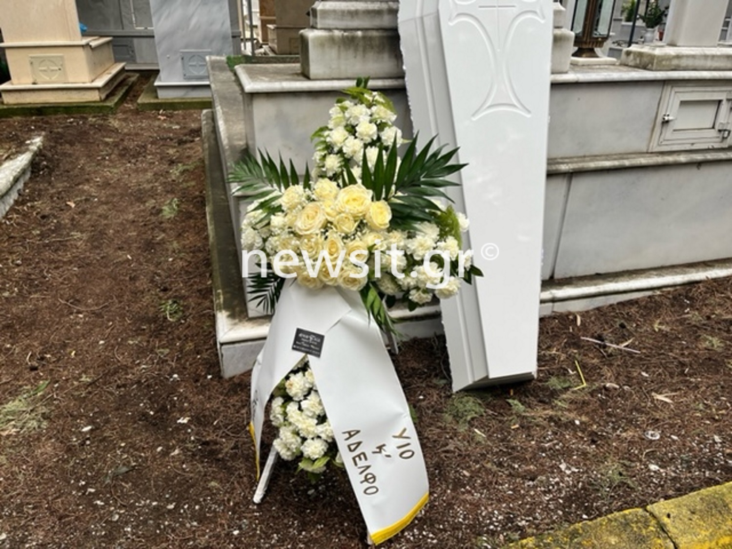 Κηδεία 19χρονου: «Αφήστε με να πάω μαζί του», σπάραζε ο πατέρας του Άλκη
