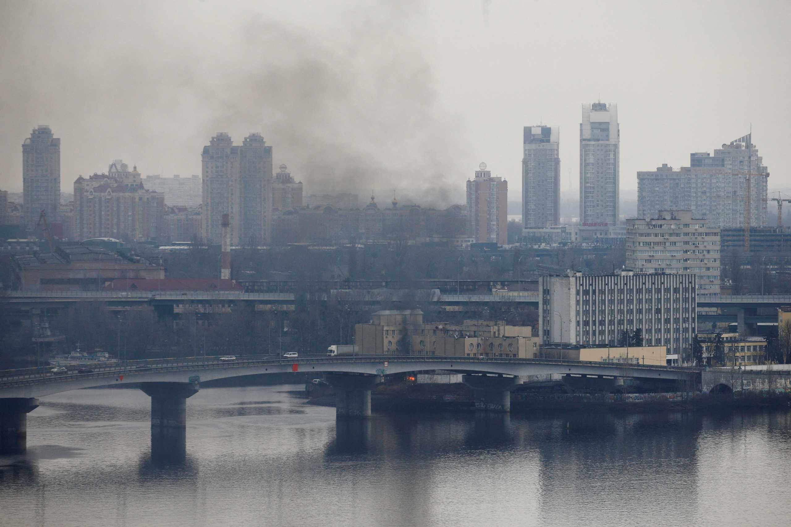 Ουκρανία: Επίθεση με πυραύλους κοντά στο Κίεβο – Προκλήθηκαν ζημιές στο Μπρόβαρι