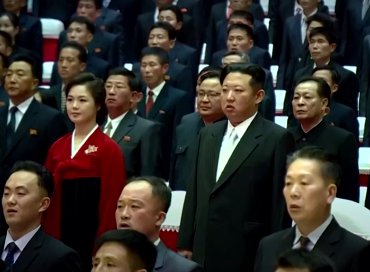 Βόρεια Κορέα: Ζητωκραυγές για την σπάνια εμφάνιση της συζύγου του Κιμ Γιονγκ Ουν