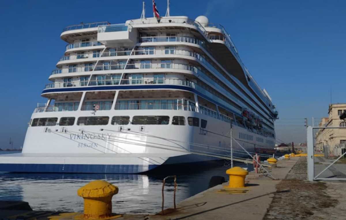 Θεσσαλονίκη: «Σκέπασε» το λιμάνι το πρώτο κρουαζιερόπλοιο για το 2022 – Το εντυπωσιακό «Viking Sky»