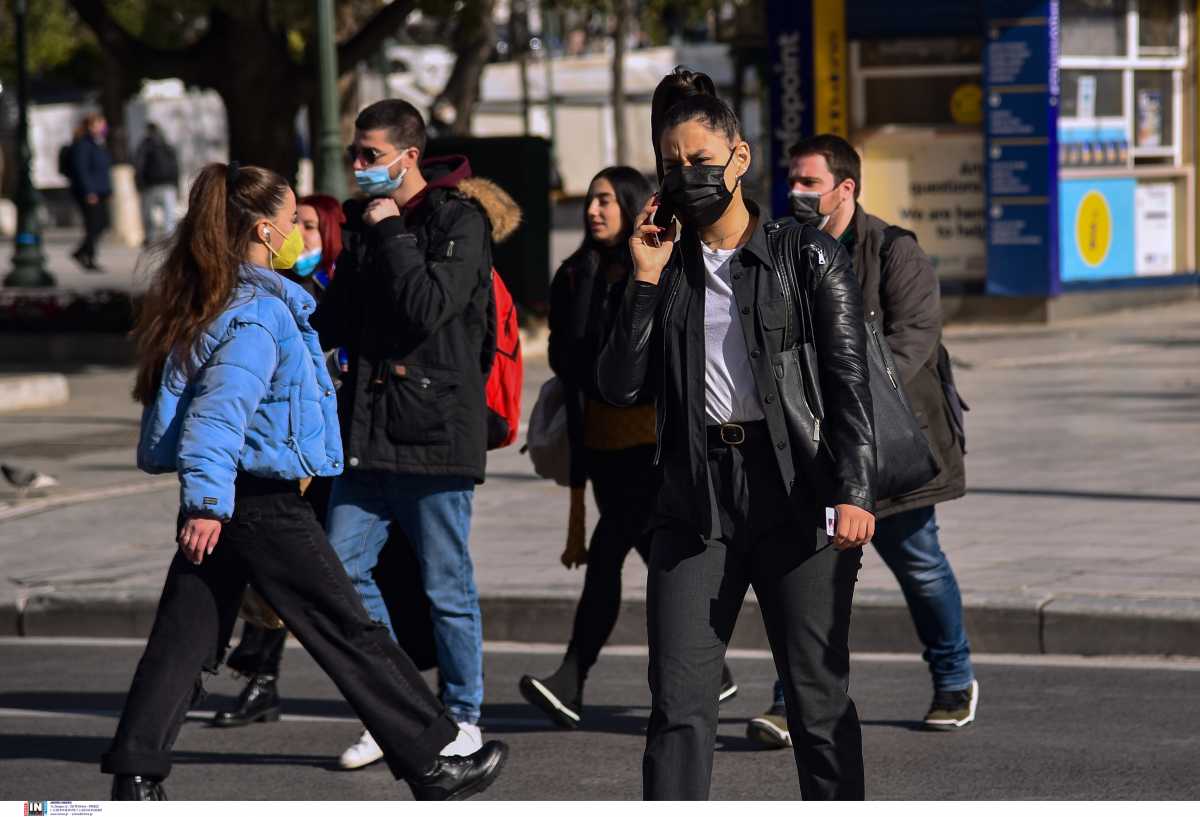 Πλεύρης για μάσκες: Παραμένουν μέχρι τέλη Μαΐου, μετά ίσως περιοριστεί η χρήση τους