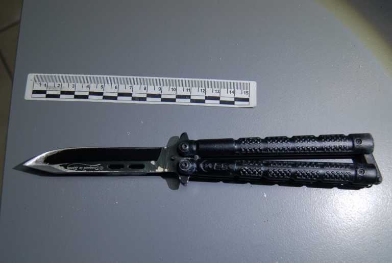 Συνελήφθησαν με μαχαίρια δύο 13χρονοι και ένας 12χρονος στην Κορινθία - Χειροπέδες και στους γονείς τους