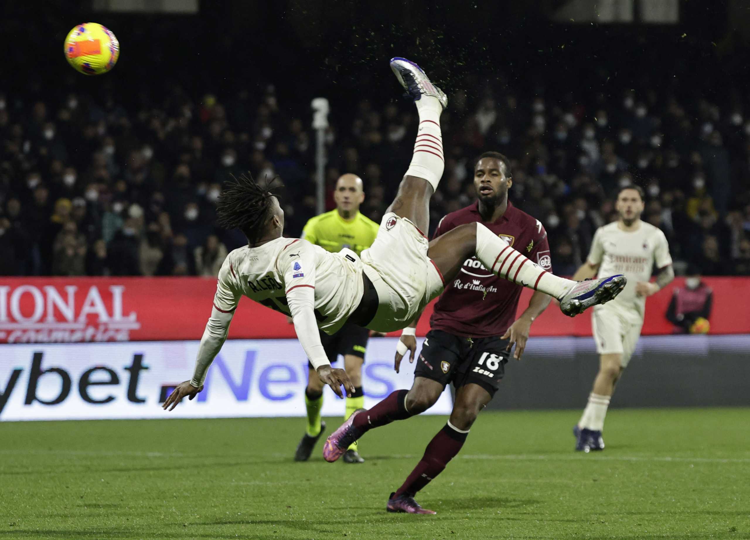 Soccer Football - Serie A - Salernitana v AC Milan - Stadio Arechi, Salerno, Italy - February 19, 2022  AC Milan's Rafael Leao shoots at goal REUTERS