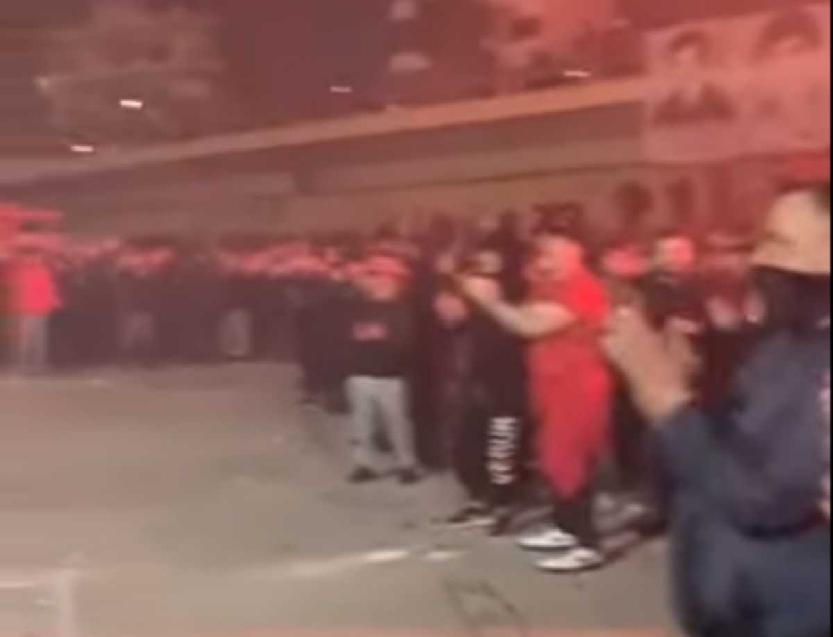 Οπαδοί του Ολυμπιακού τίμησαν τον αδικοχαμένο 19χρονο: «Άλκης ζωντανός για πάντα Αρειανός»