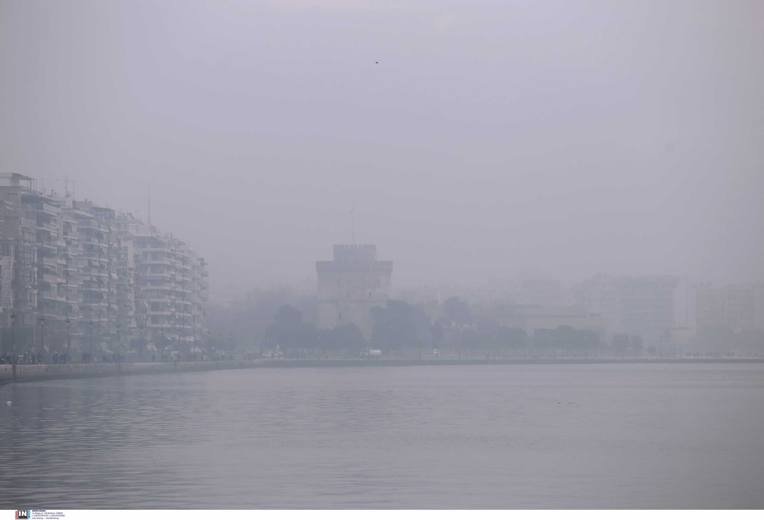 Καιρός: Η ομίχλη «έκρυψε» την Θεσσαλονίκη