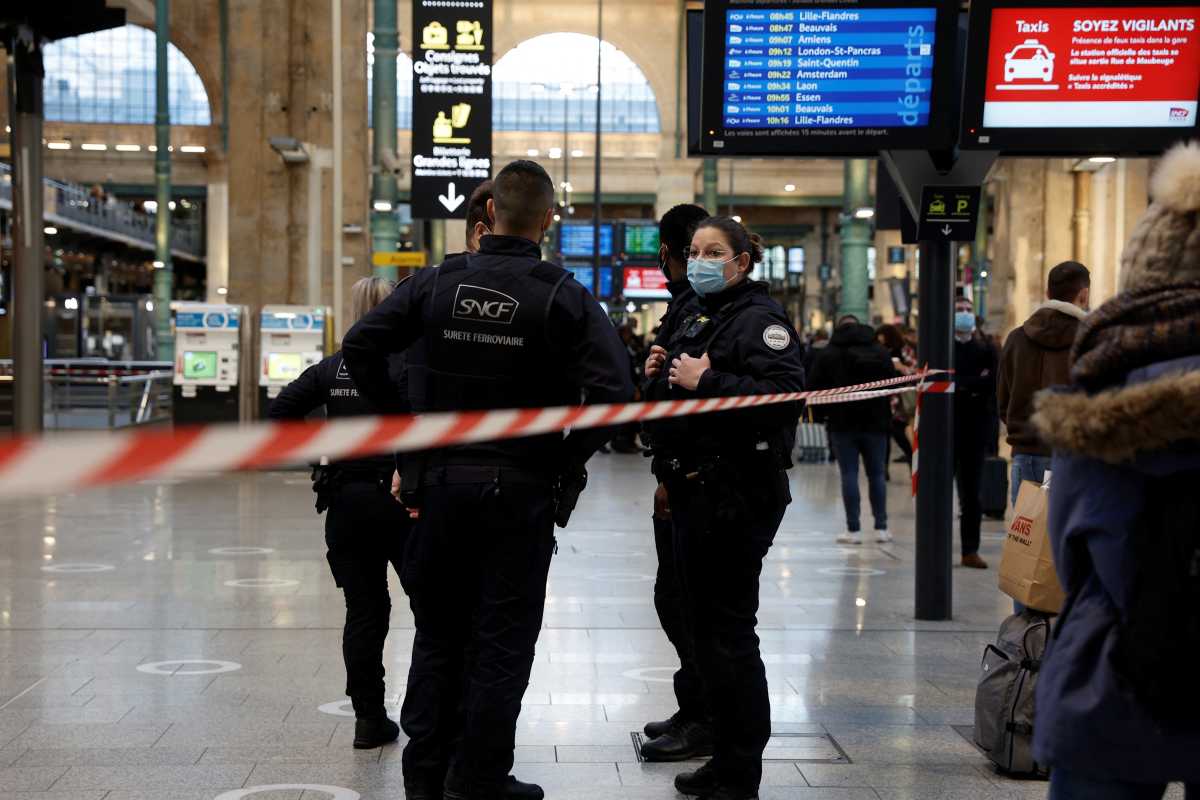 Παρίσι: Νεκρός από πυροβολισμούς άντρας που απείλησε με μαχαίρι αστυνομικούς στο σταθμό Γκαρ ντι Νορ