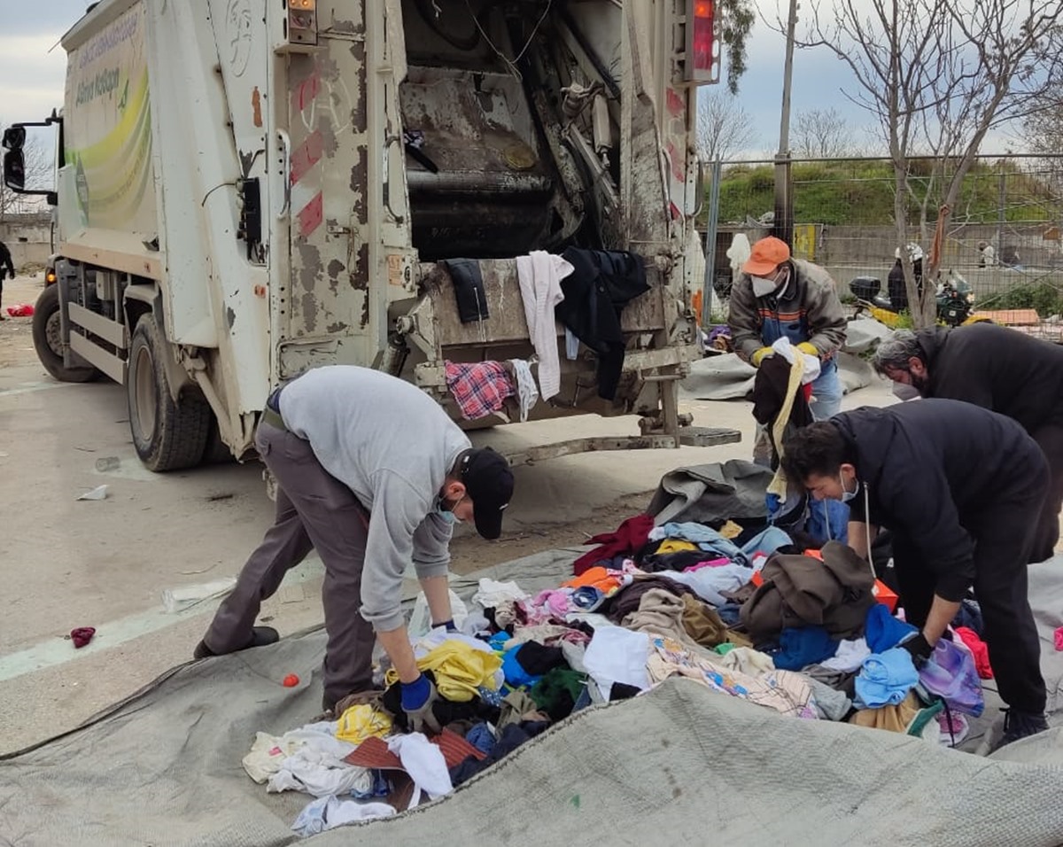 Έφοδος σε παζάρια σε Πειραιά, Αθήνα και Αιγάλεω: Καταστράφηκαν σχεδόν 40.000 προϊόντα