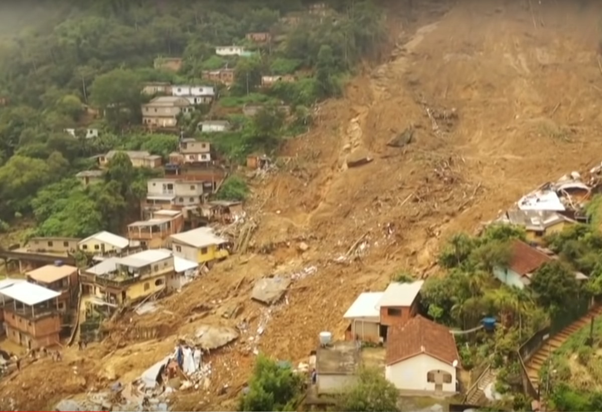 Χάος στη Βραζιλία: Οι νεκροί από τις πλημμύρες και τις κατολισθήσεις ξεπέρασαν τους 100