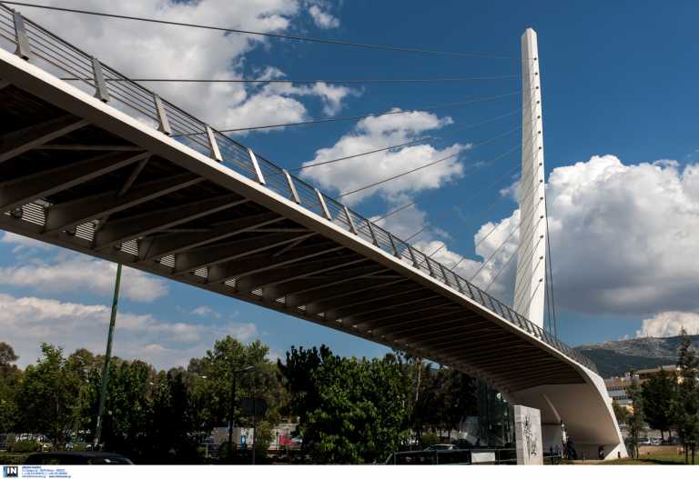 Στην κυκλοφορία η νέα πεζογέφυρα της λεωφόρου Μεσογείων στην Αγία Παρασκευή